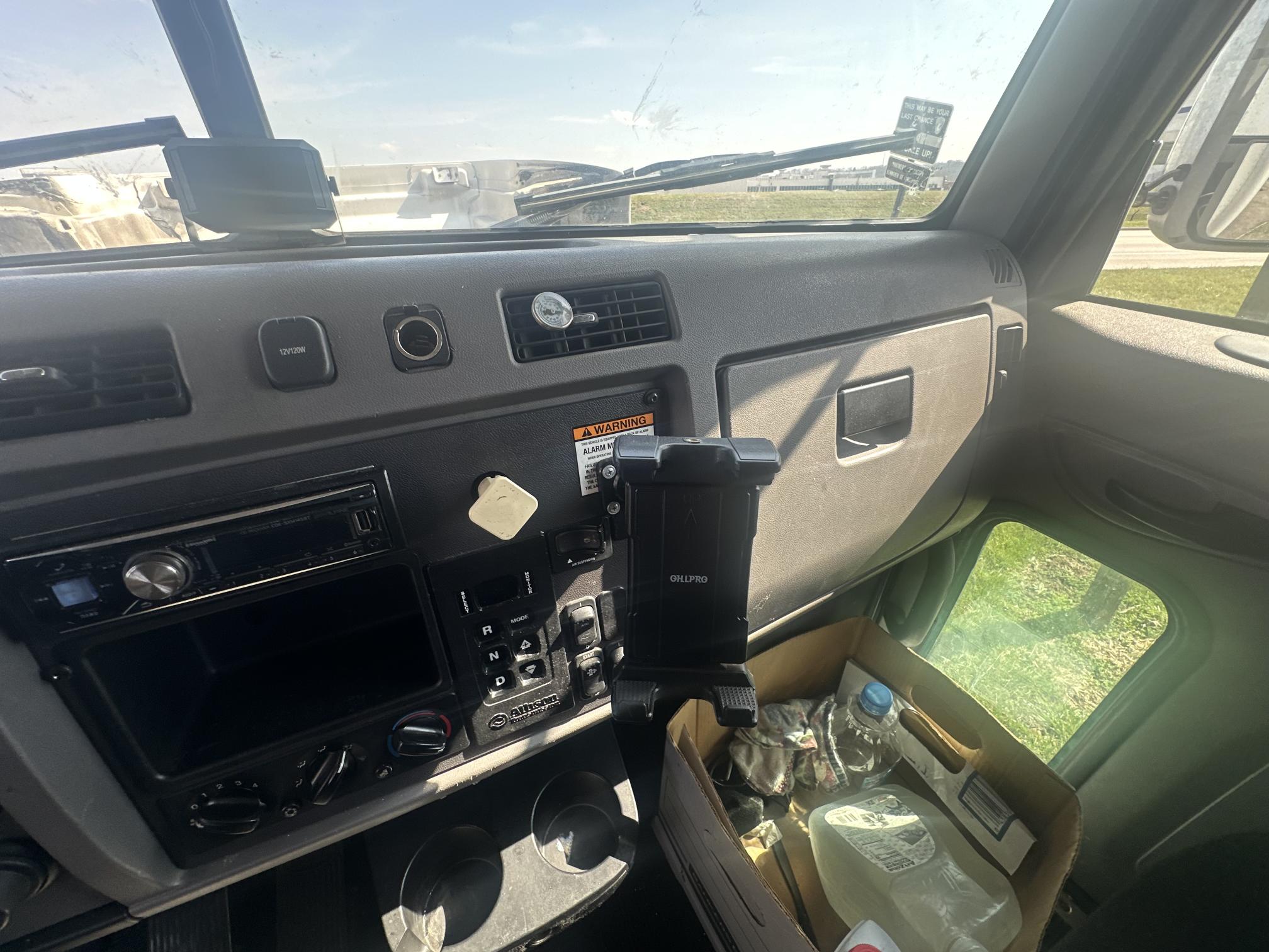 2014 PETERBILT 337 - Image 38