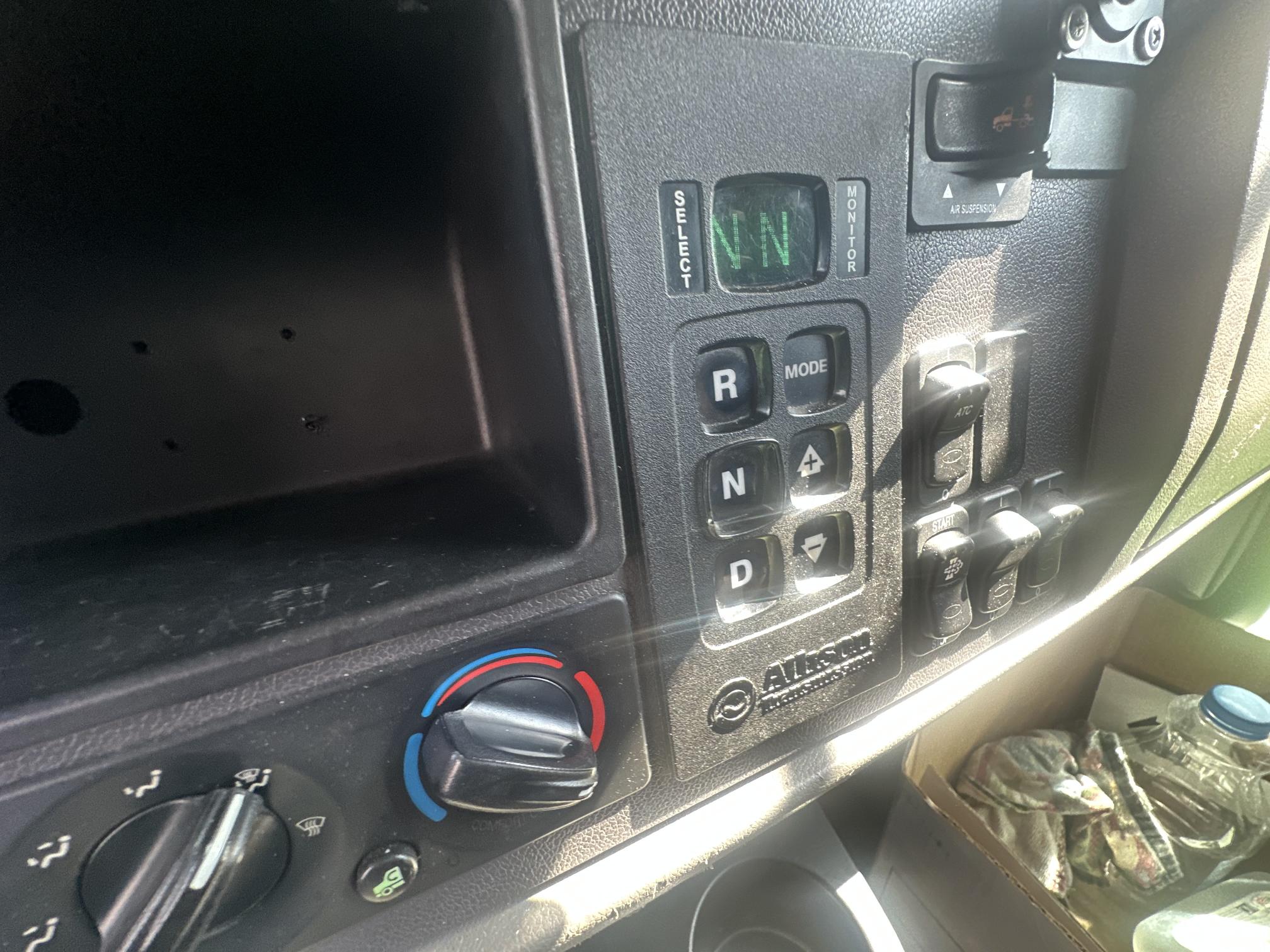 2014 PETERBILT 337 - Image 40