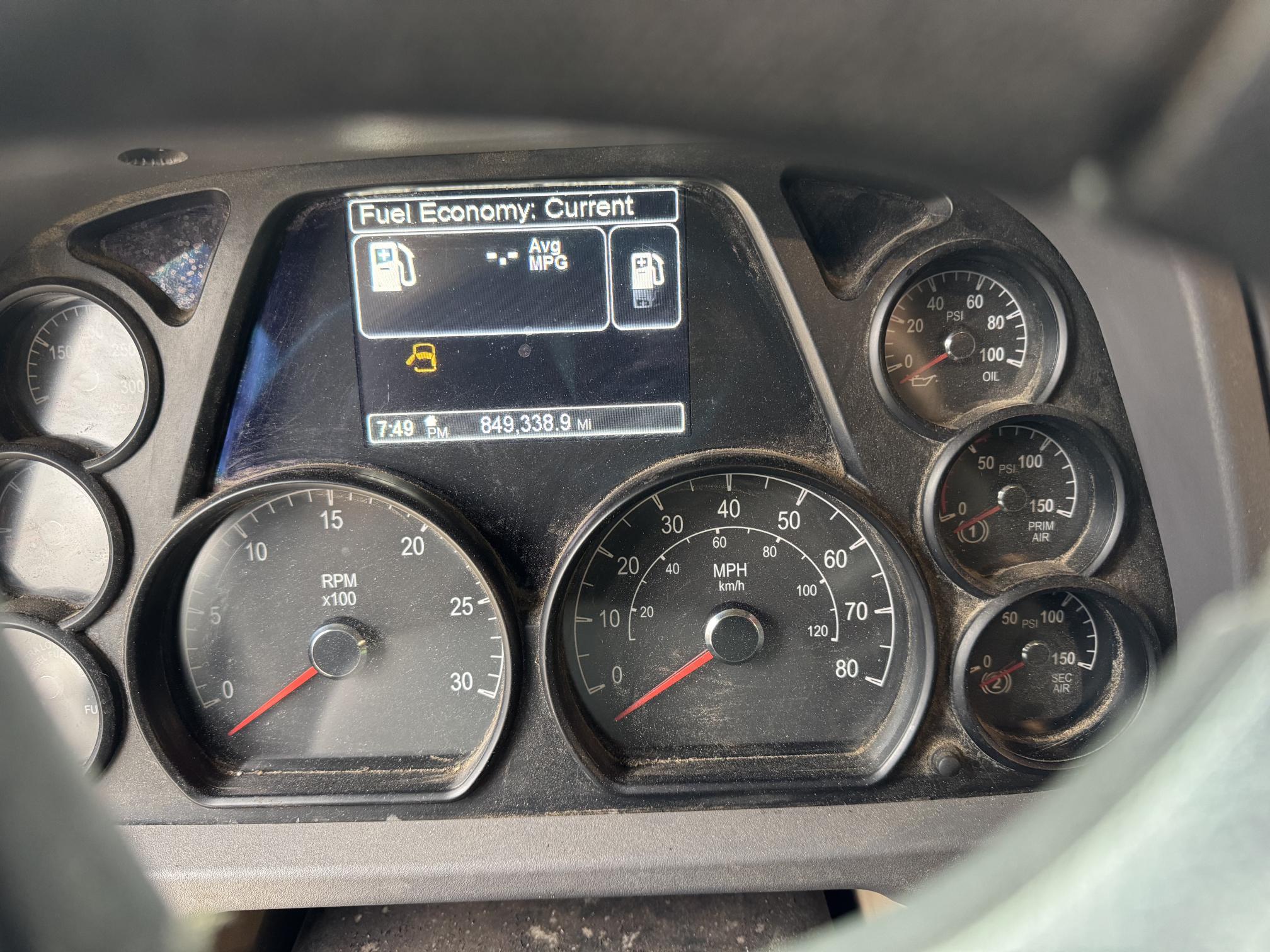 2017 PETERBILT 579 - Image 10