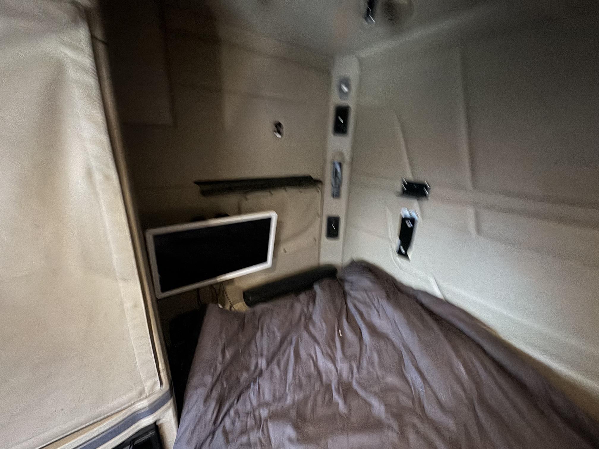 2017 PETERBILT 579 - Image 13