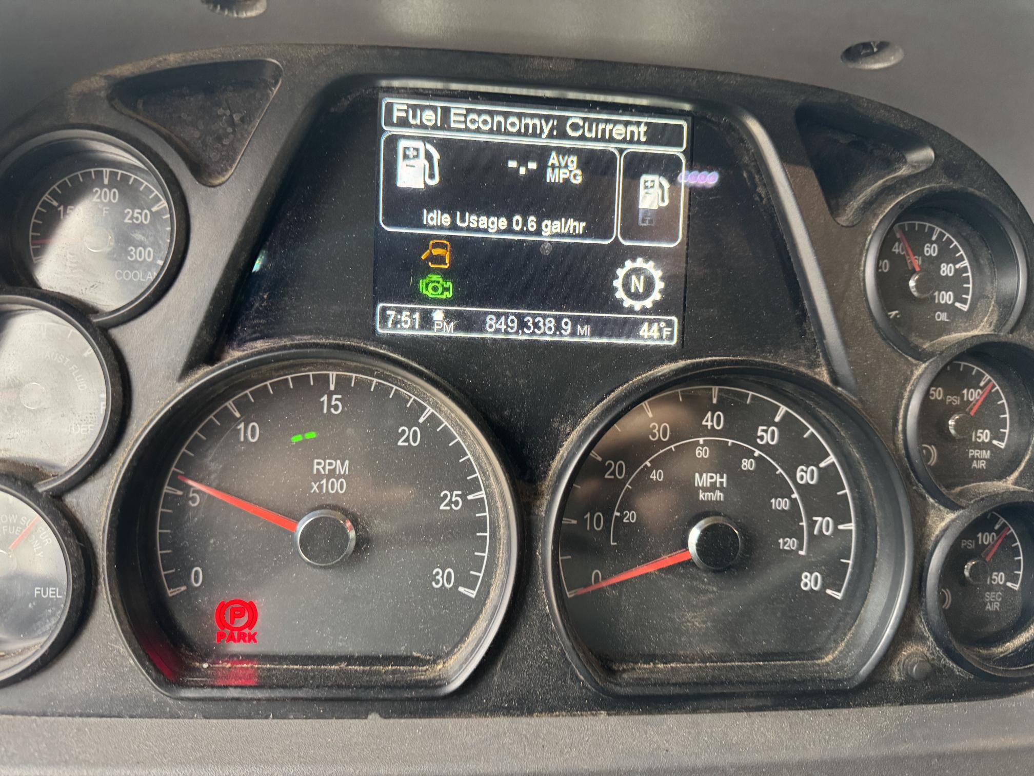 2017 PETERBILT 579 - Image 11