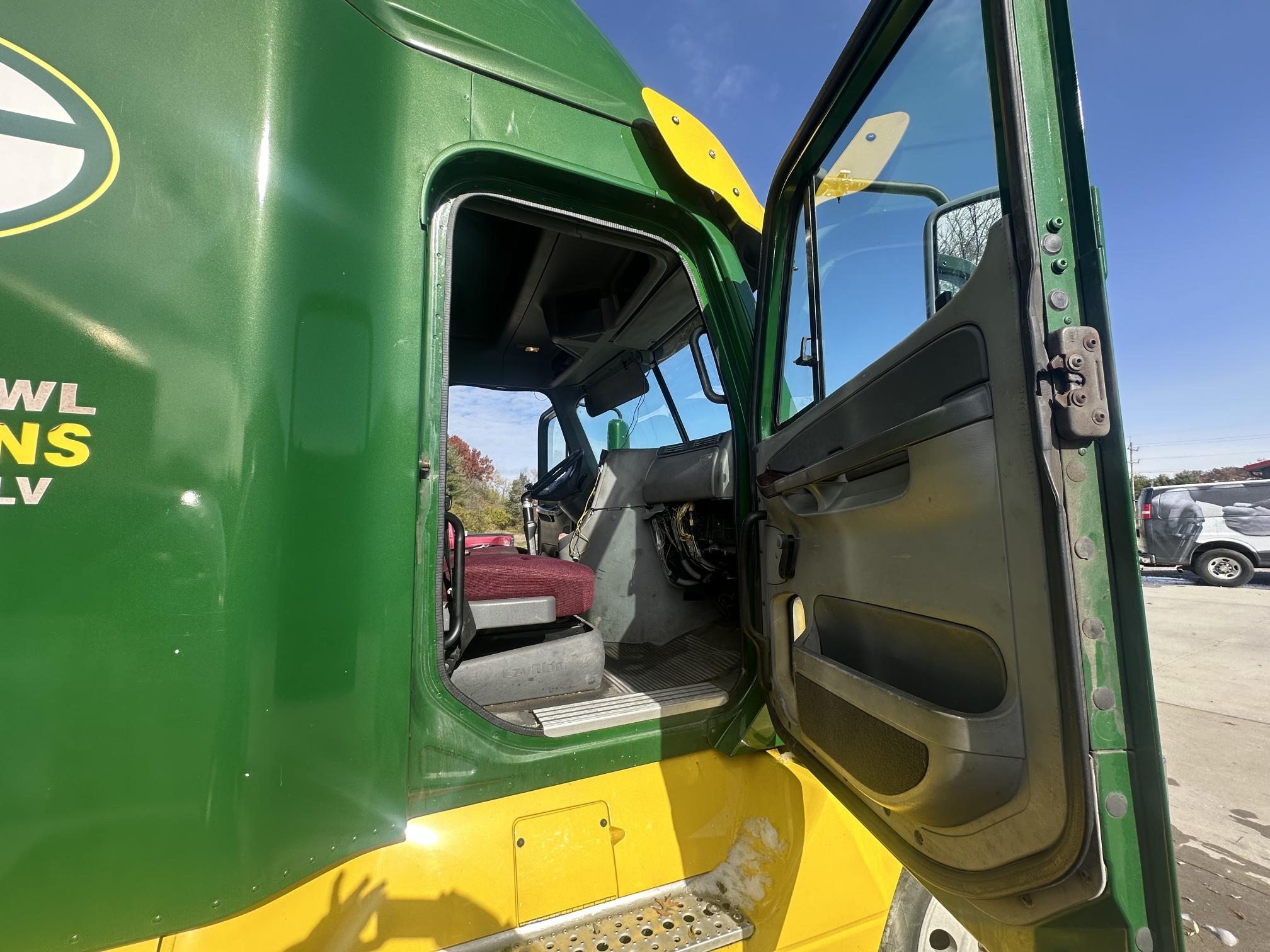 2006 FREIGHTLINER Cascadia - Image 26