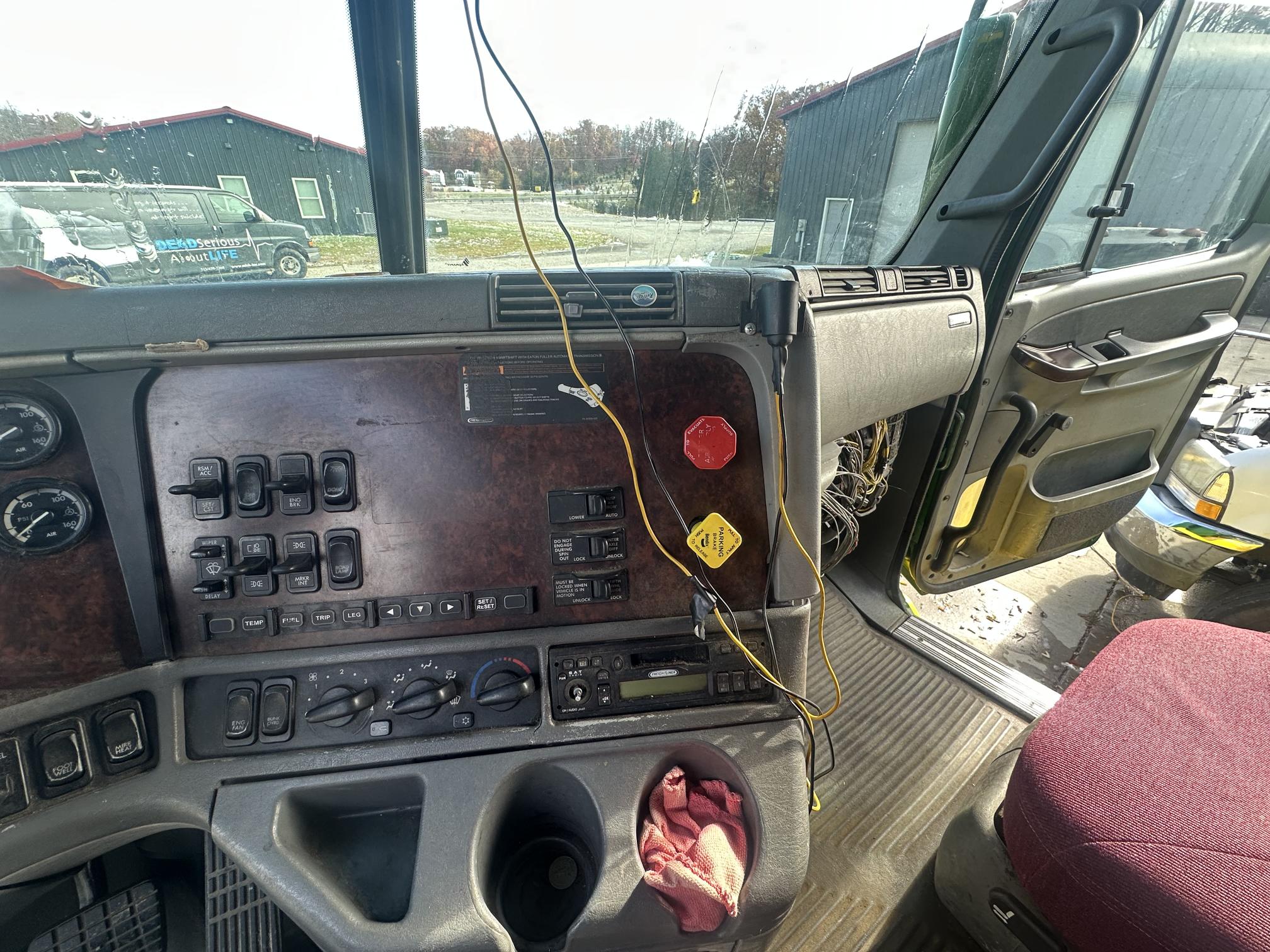 2006 FREIGHTLINER Cascadia - Image 40