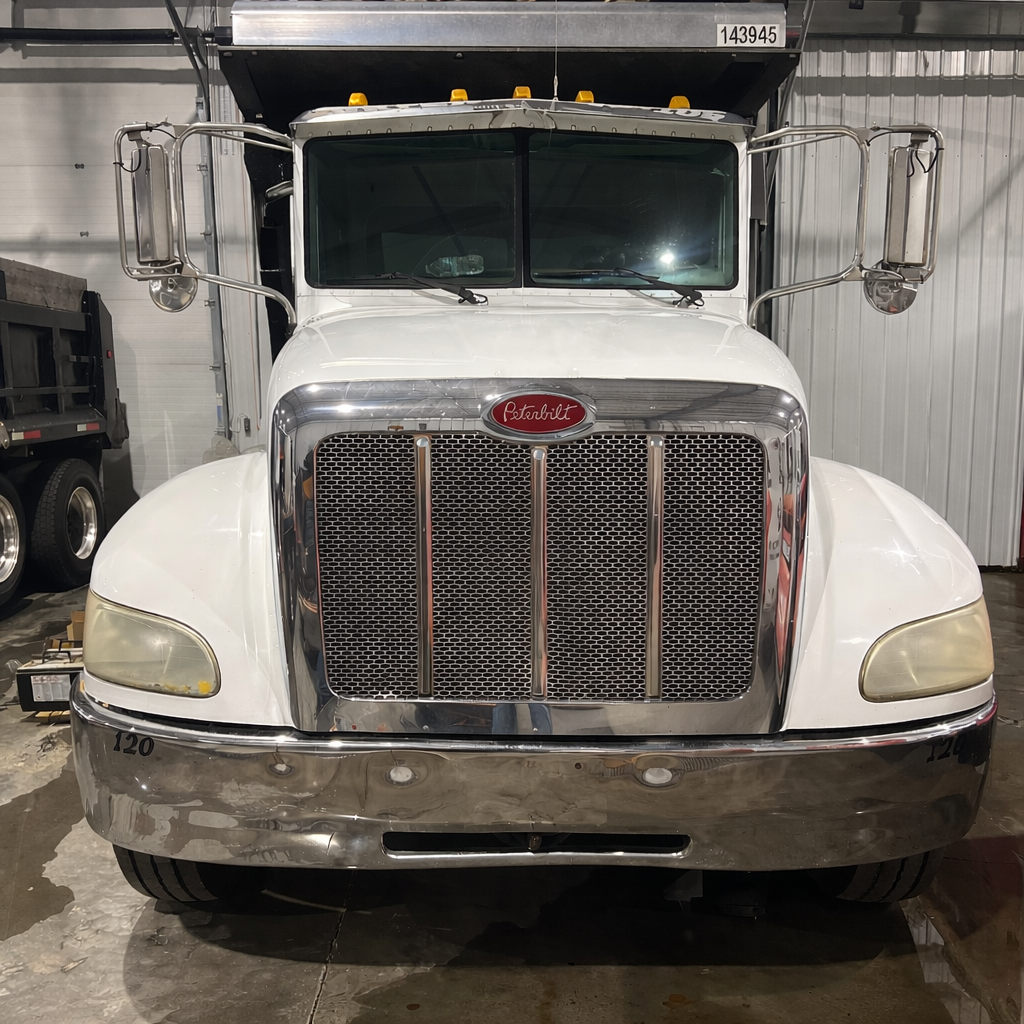 2005 PETERBILT 335 - view 4 of 39