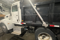 2005 PETERBILT 335 - Image 7