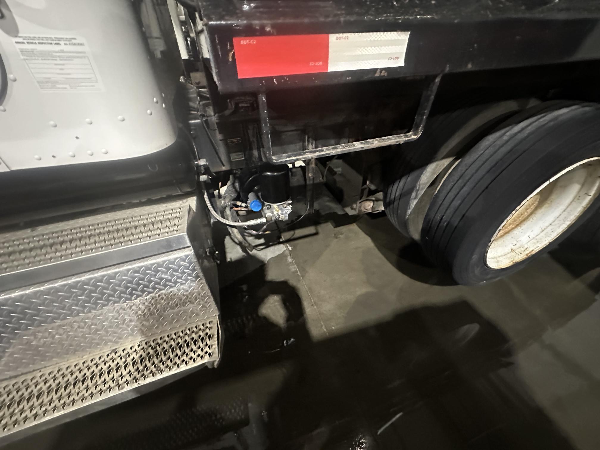 2005 PETERBILT 335 - view 19 of 39