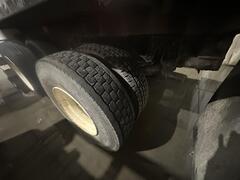 2005 PETERBILT 335 - Image 21