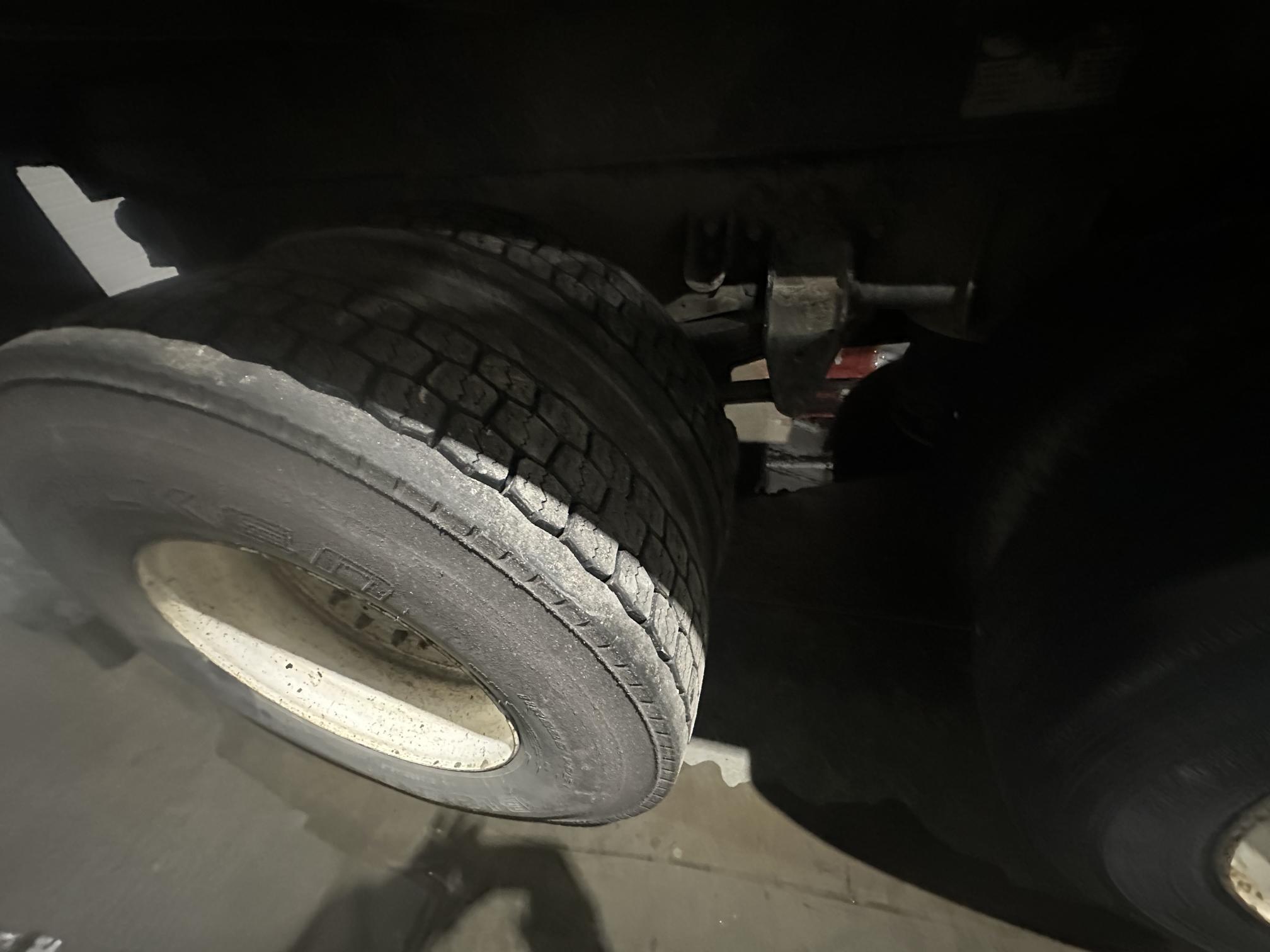 2005 PETERBILT 335 - Image 25