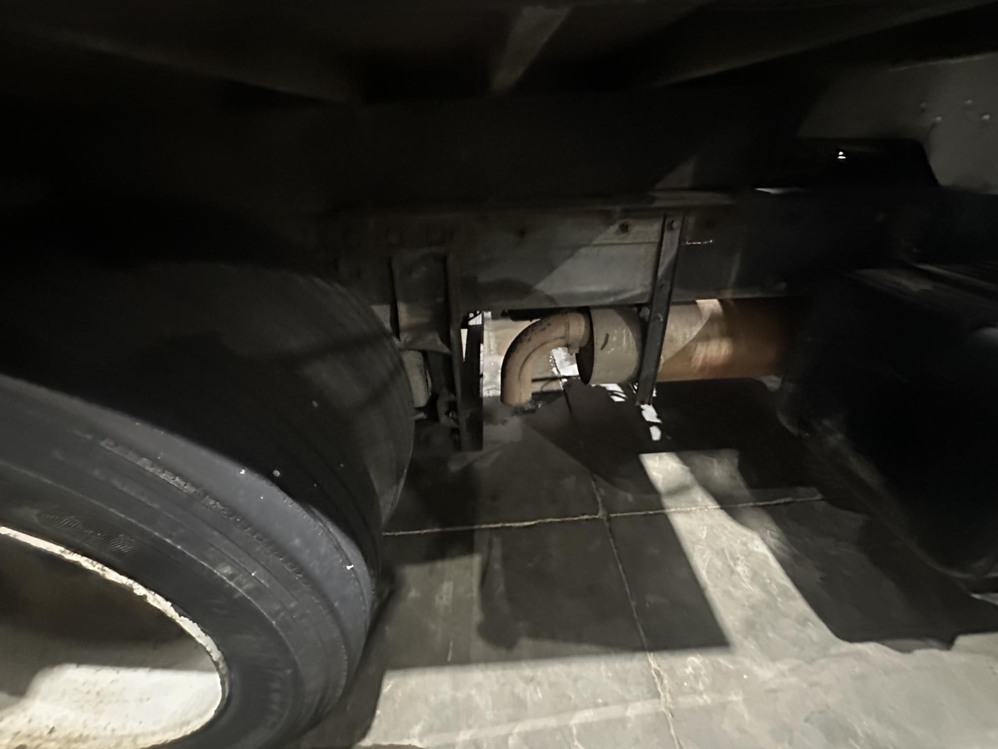 2005 PETERBILT 335 - Image 27