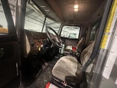 2005 PETERBILT 335 - Image 30