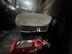 2005 PETERBILT 335 - Image 29