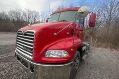 2013 MACK CXU613 - Image 1