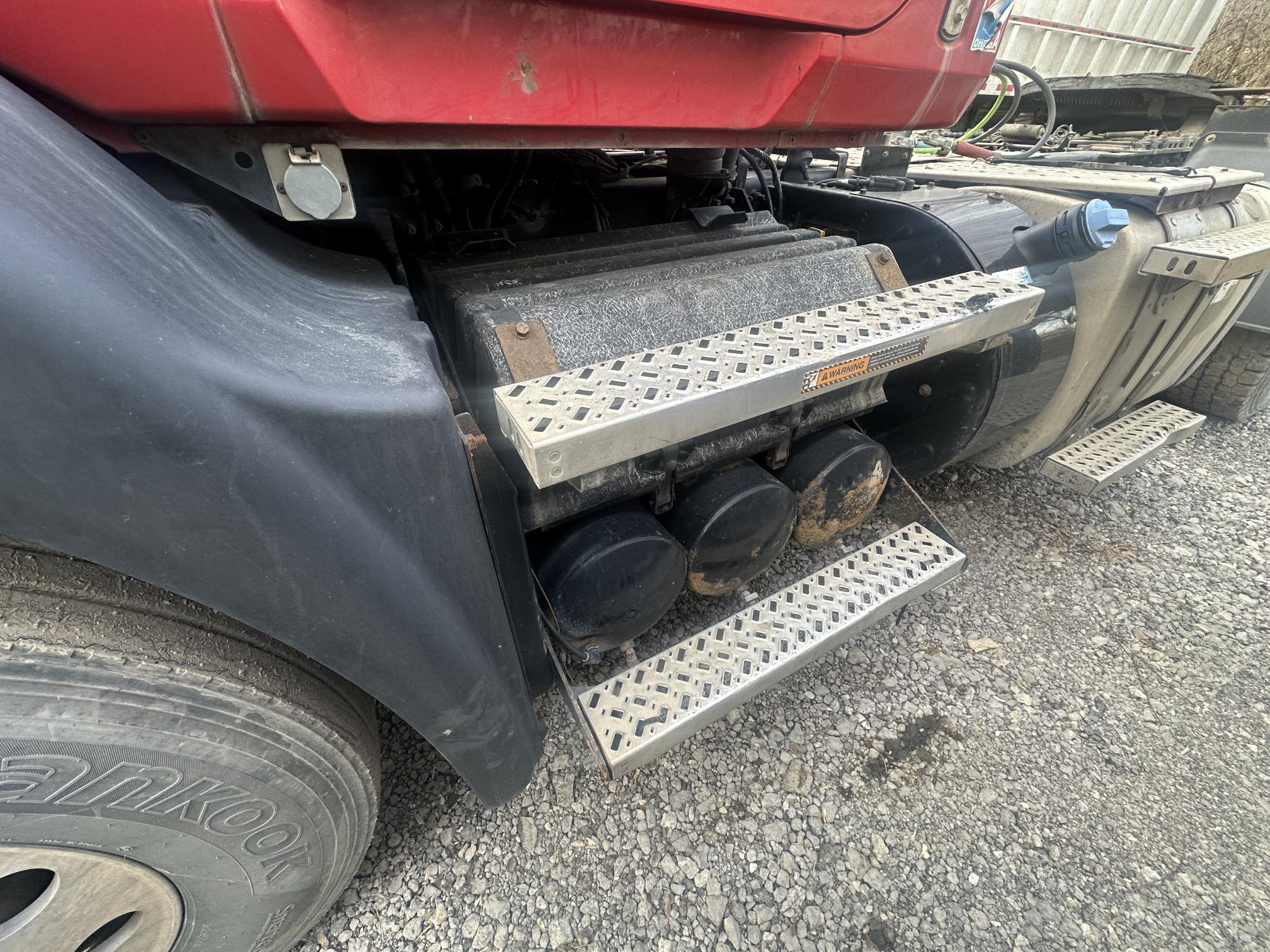 2013 MACK CXU613 - Image 11