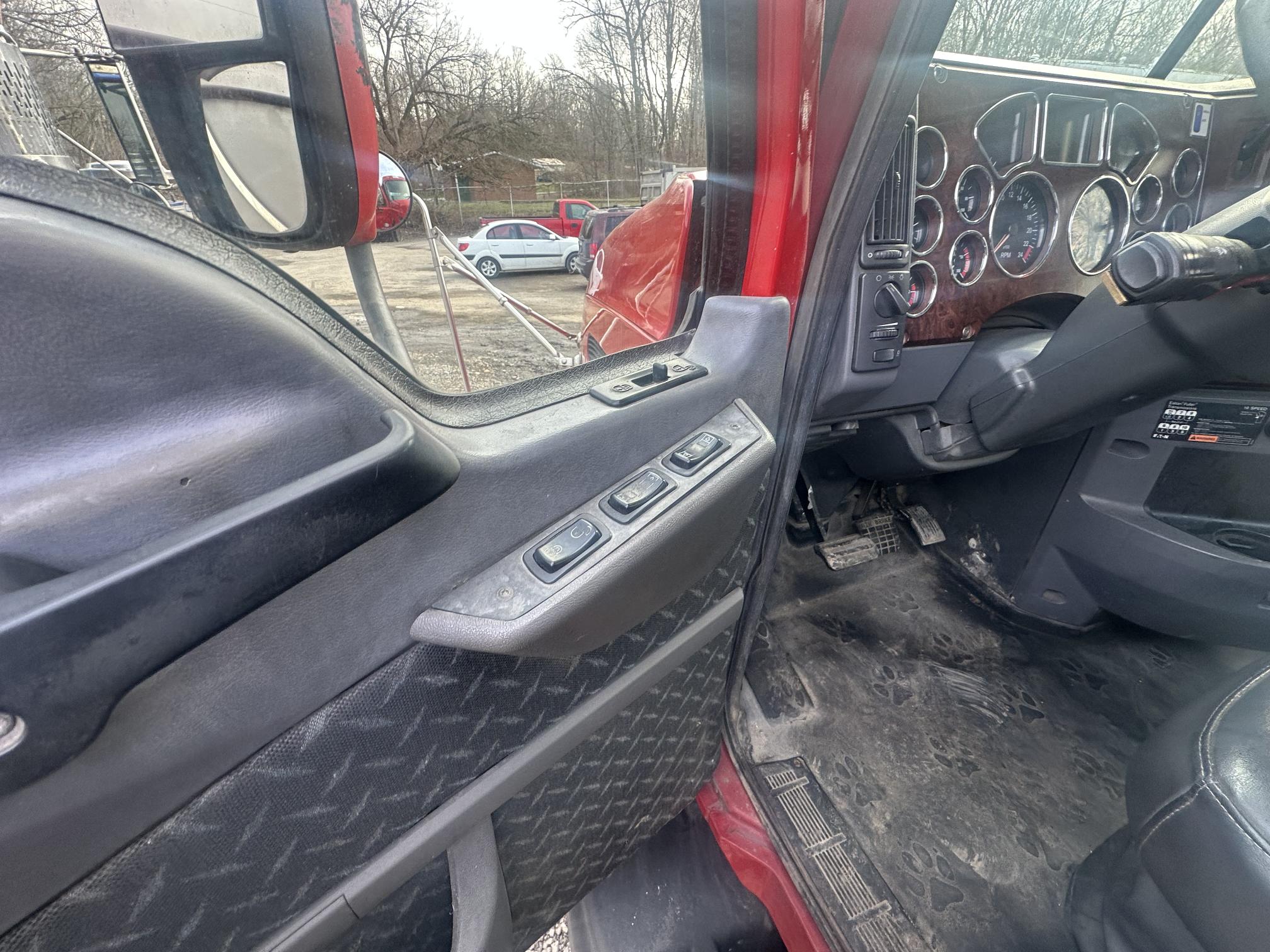 2013 MACK CXU613 - Image 29