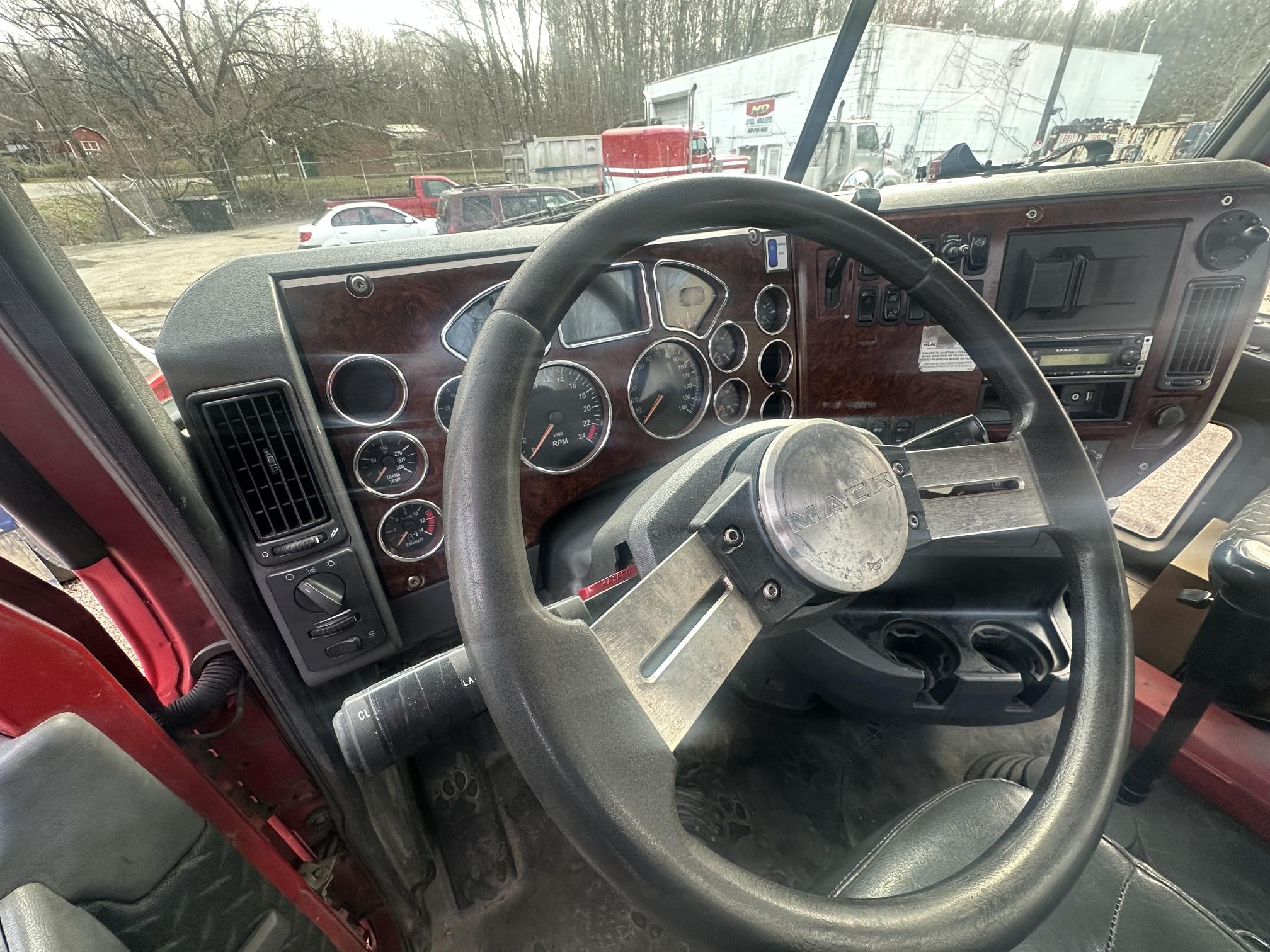 2013 MACK CXU613 - Image 32