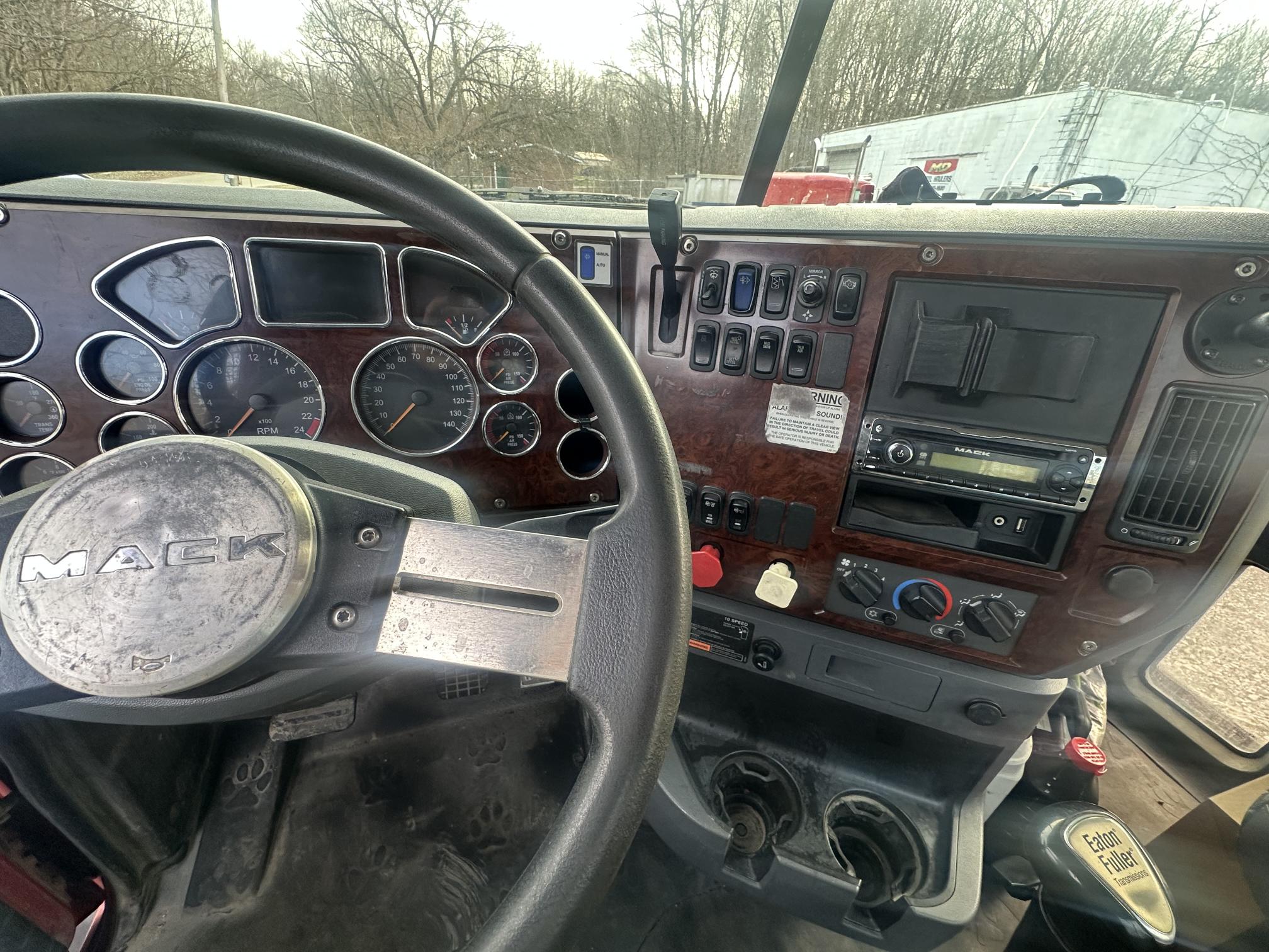 2013 MACK CXU613 - Image 33