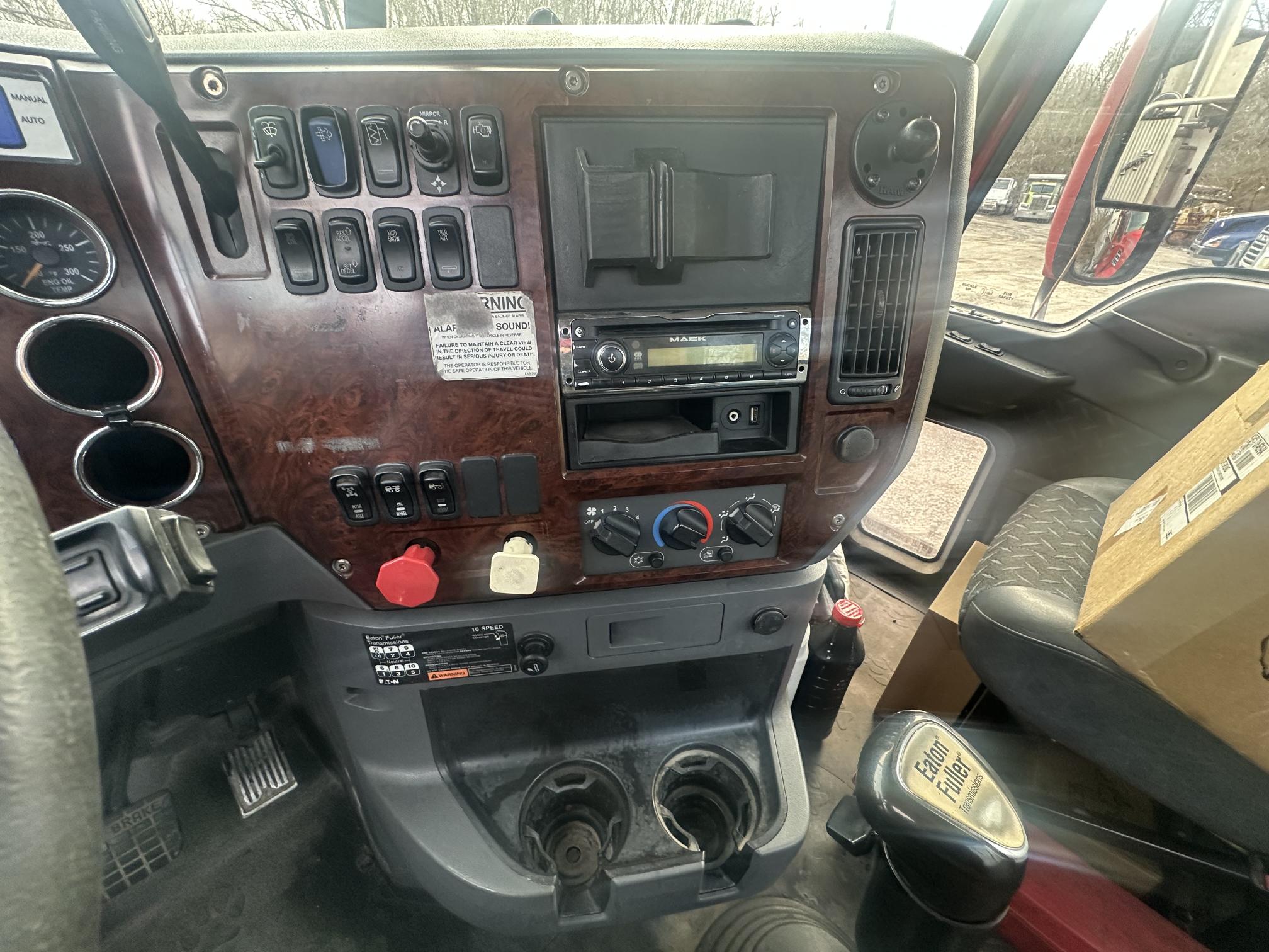 2013 MACK CXU613 - Image 34