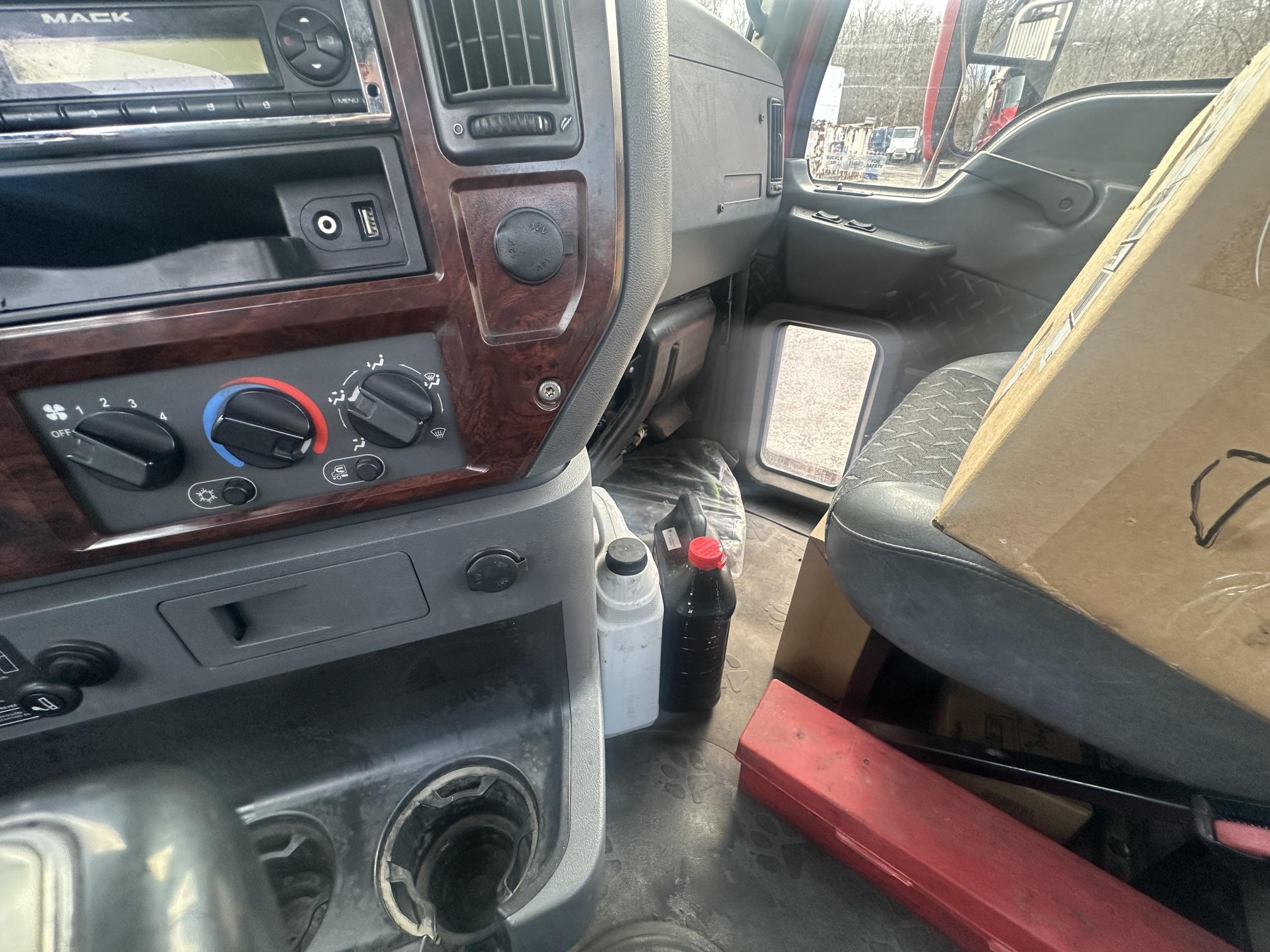 2013 MACK CXU613 - Image 35