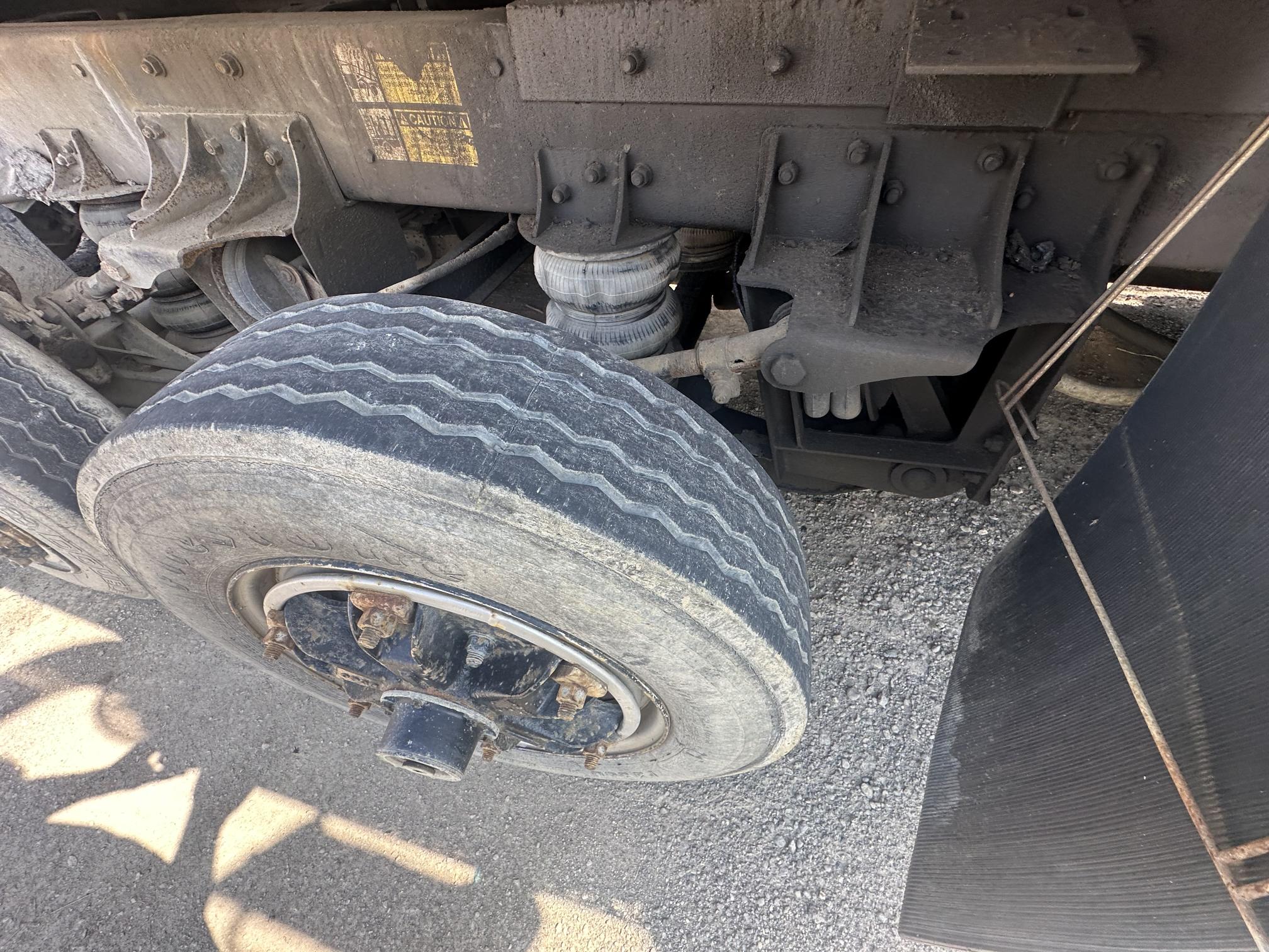 1997 MACK RD688S - view 10 of 34