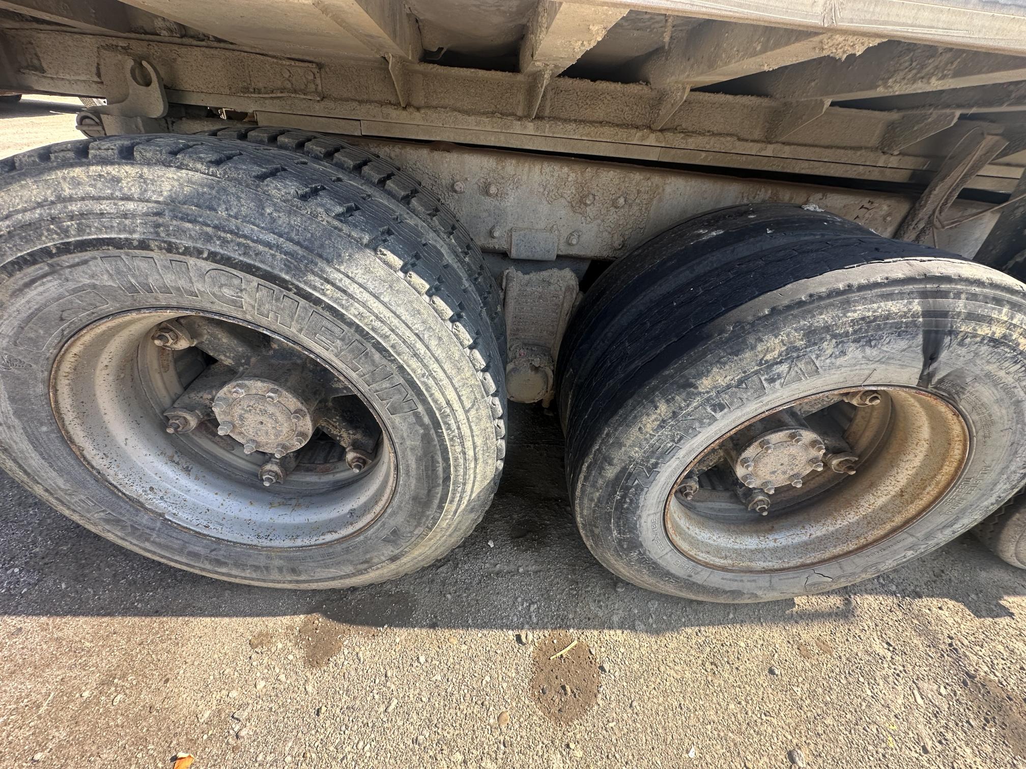 1997 MACK RD688S - view 13 of 34