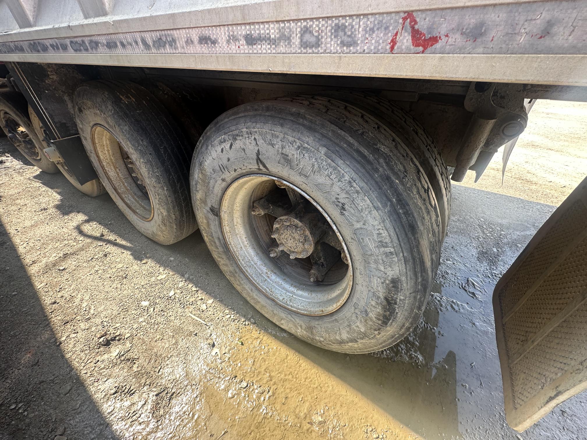 1997 MACK RD688S - view 17 of 34