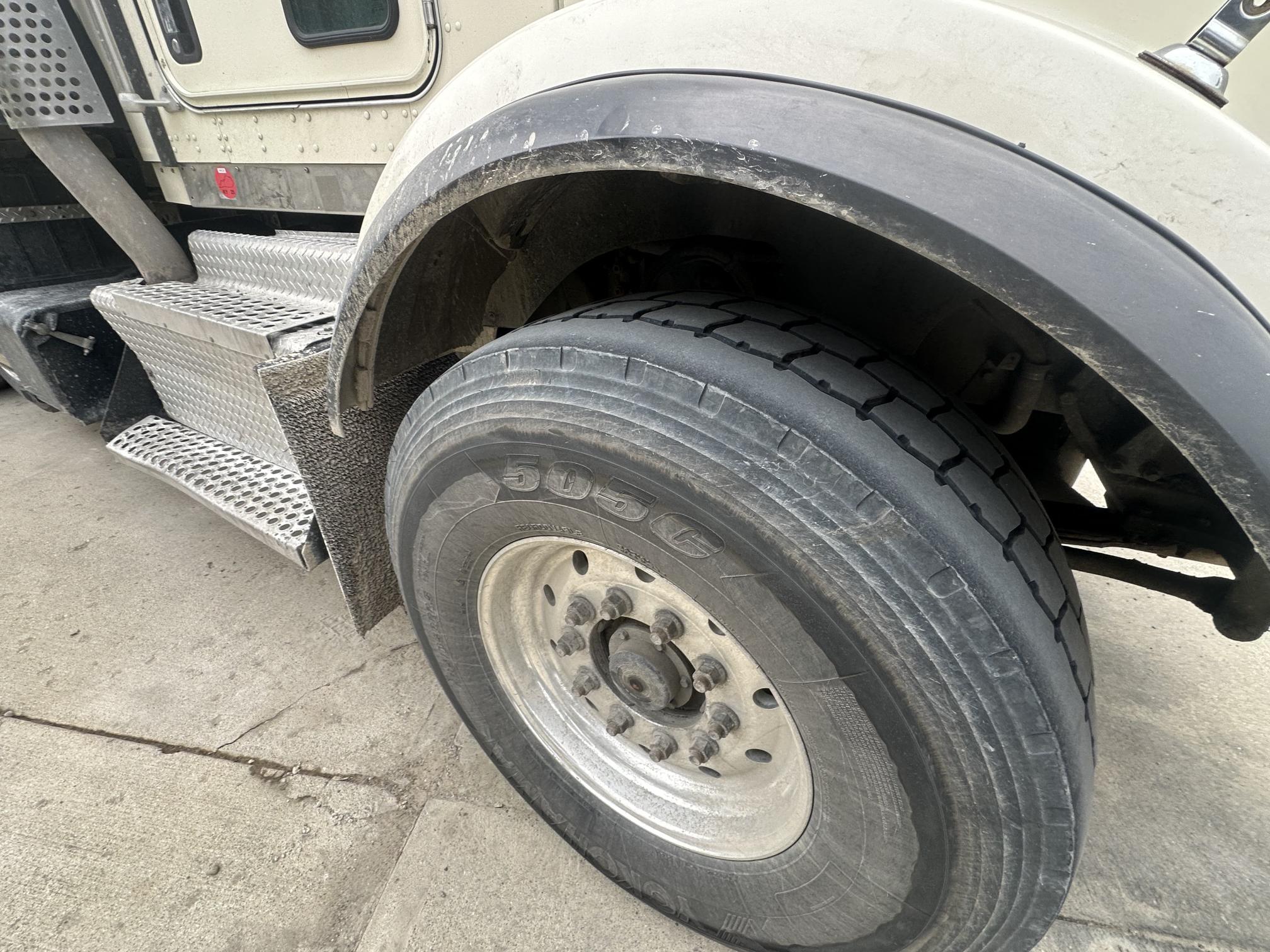 2015 KENWORTH T800 - Image 27