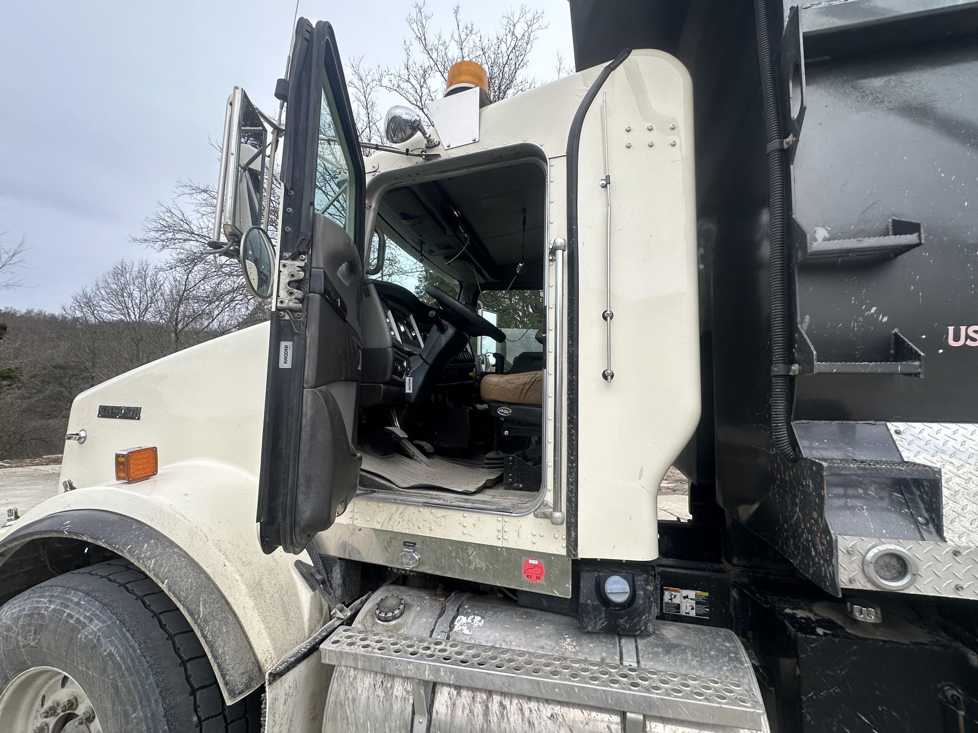 2015 KENWORTH T800 - Image 33