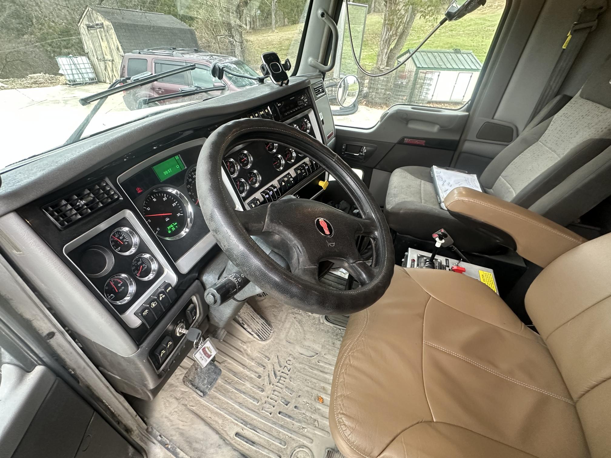 2015 KENWORTH T800 - Image 36