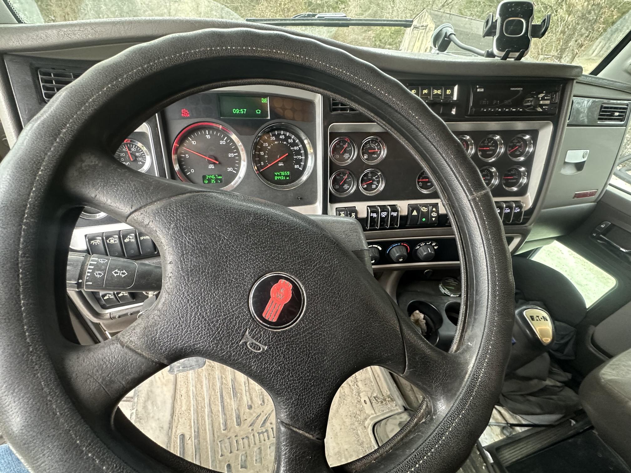 2015 KENWORTH T800 - Image 37