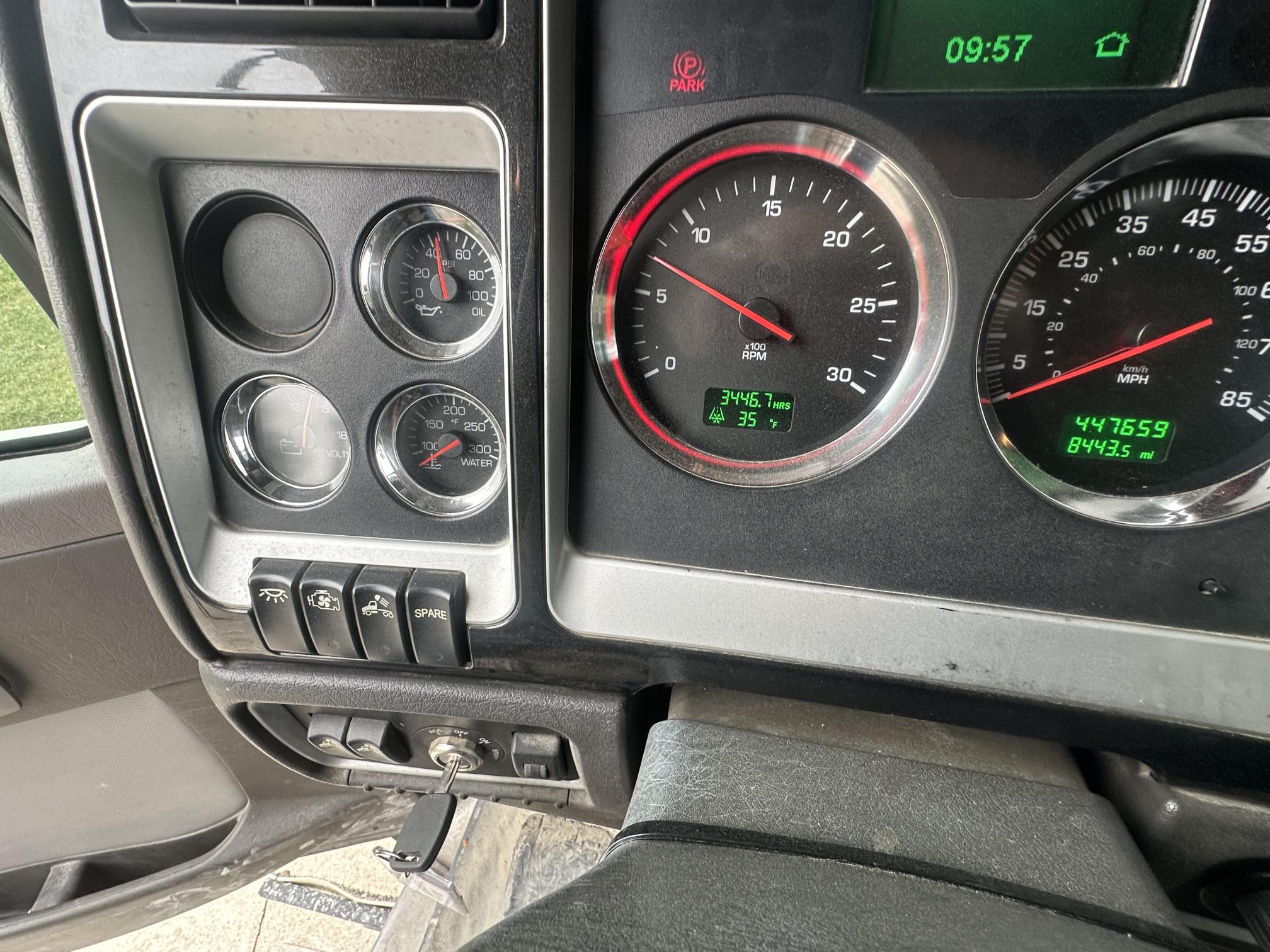 2015 KENWORTH T800 - Image 40