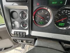 2015 KENWORTH T800 - Image 40
