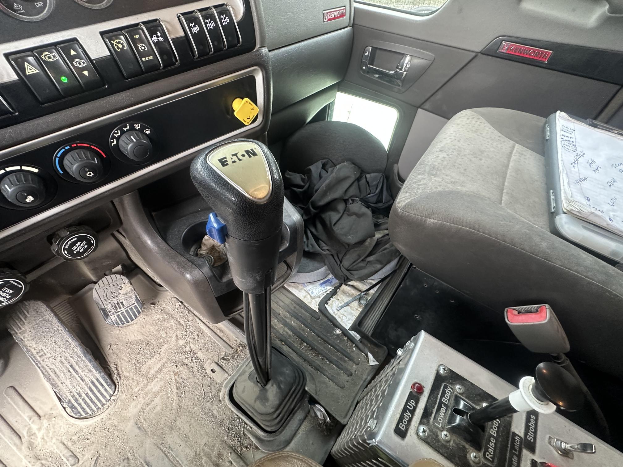 2015 KENWORTH T800 - Image 43