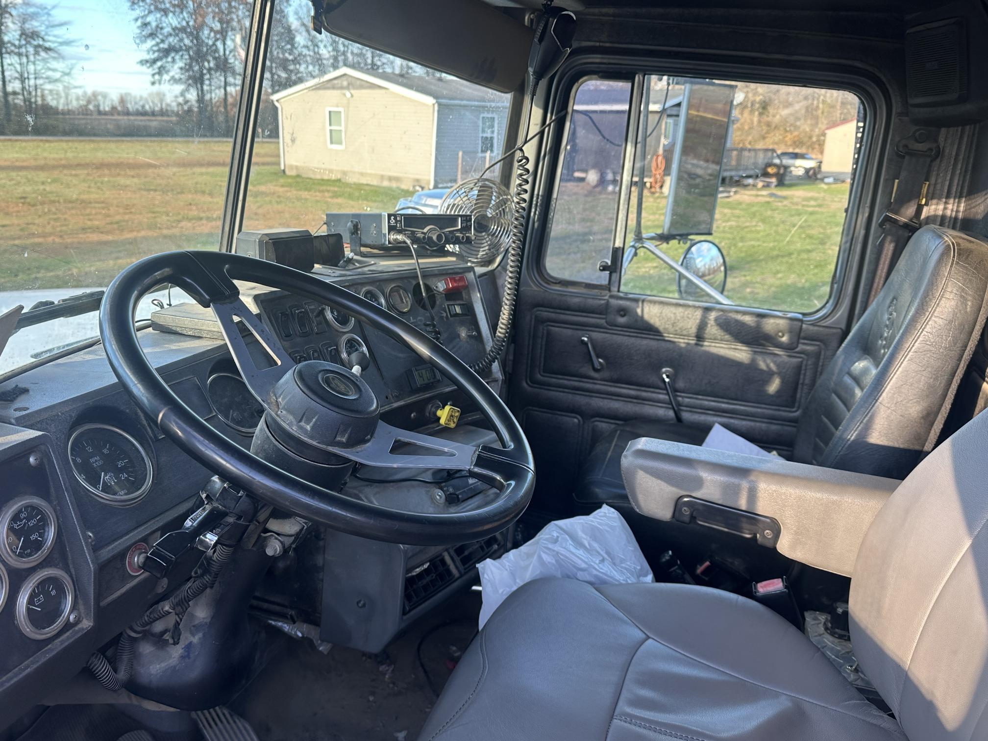 2002 MACK RD688S - view 10 of 18