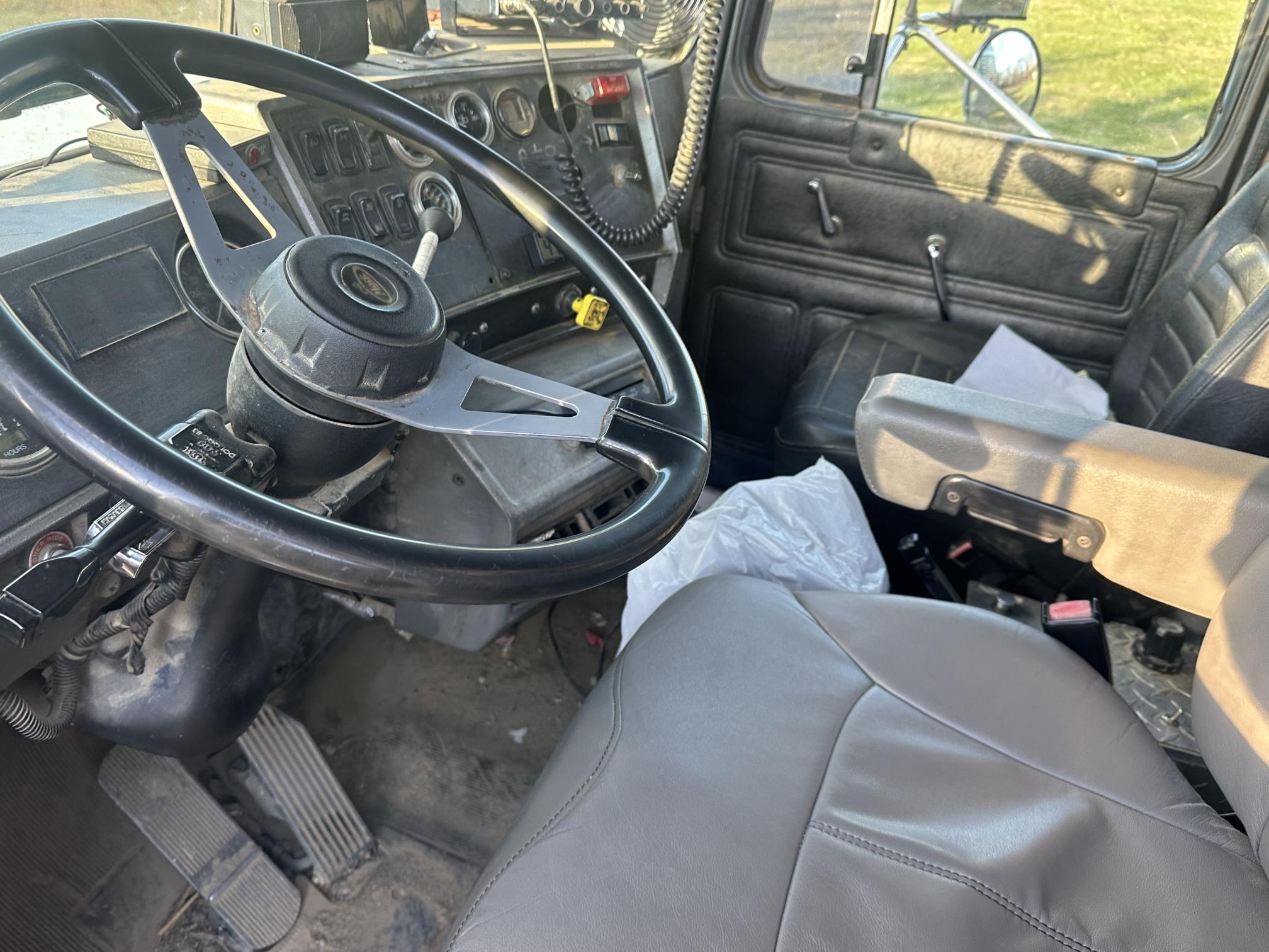 2002 MACK RD688S - view 11 of 18