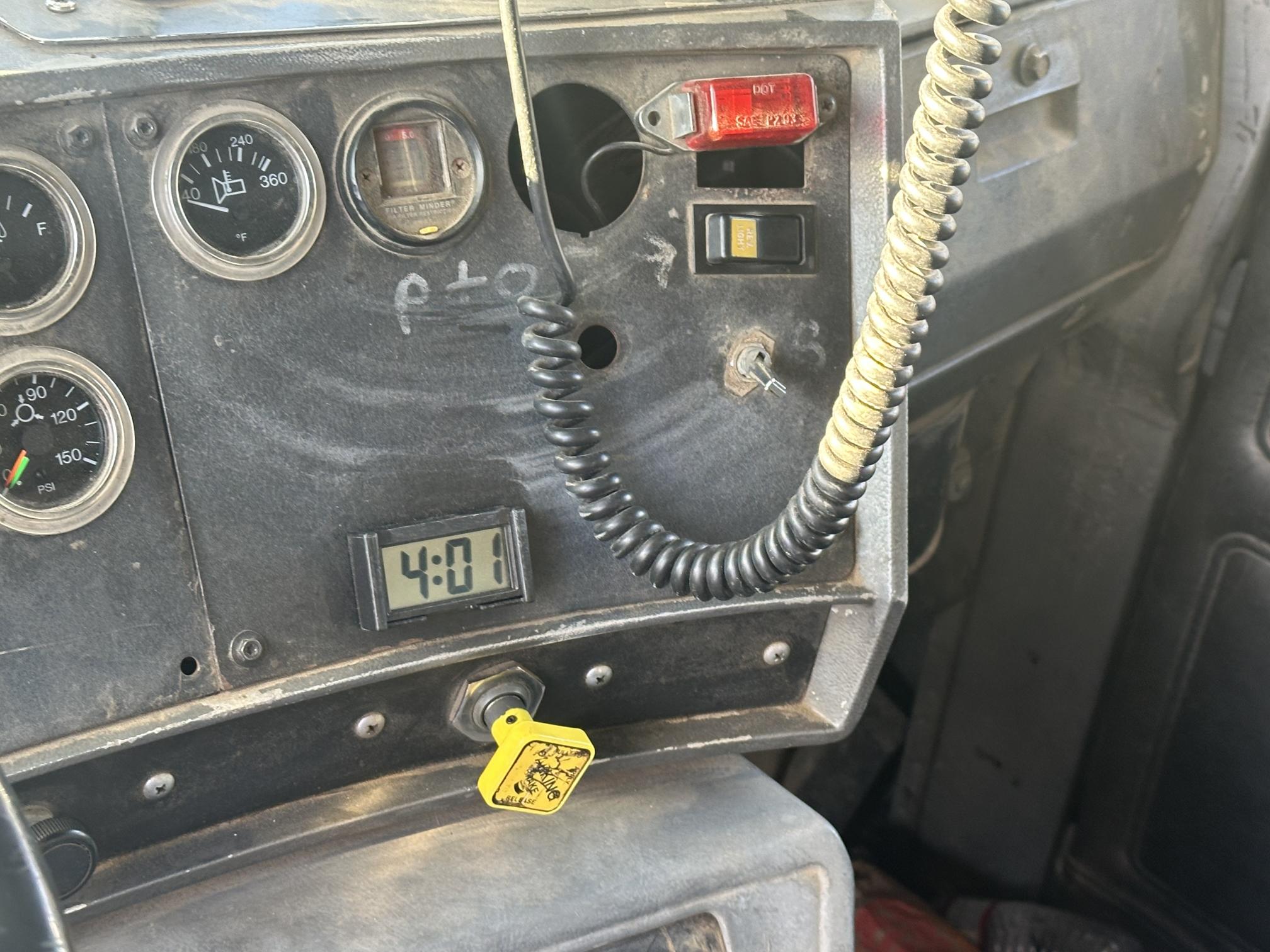 2002 MACK RD688S - view 16 of 18