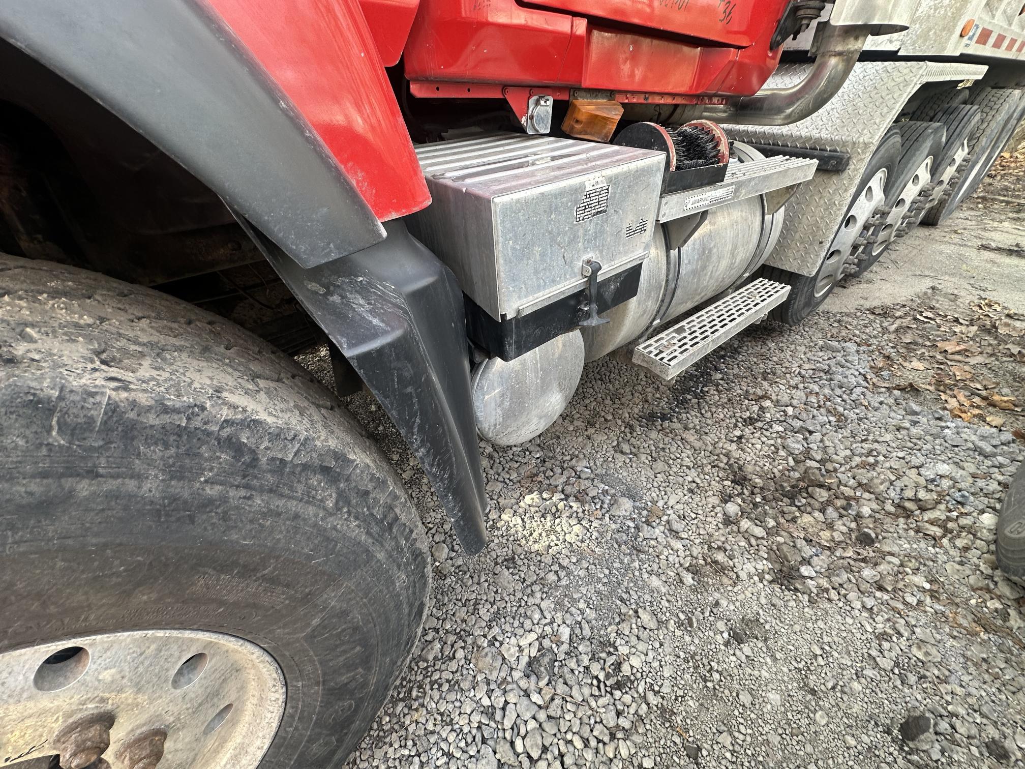 2007 MACK CV713 - Image 20