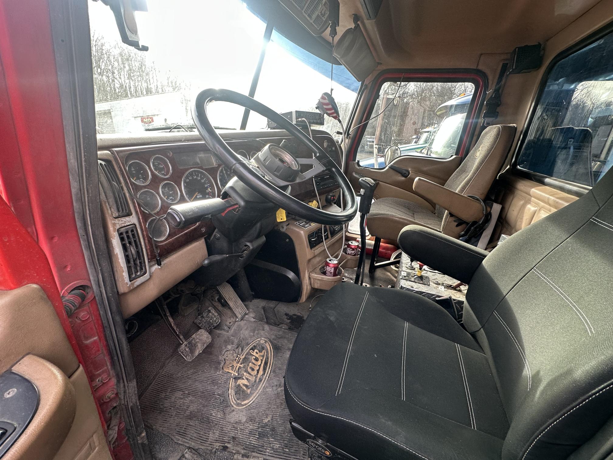 2007 MACK CV713 - Image 41