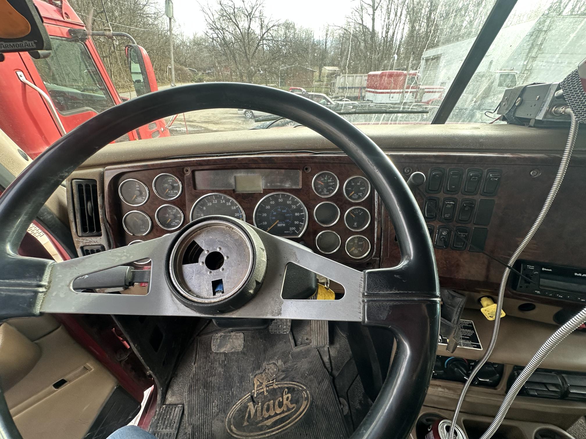 2007 MACK CV713 - Image 44