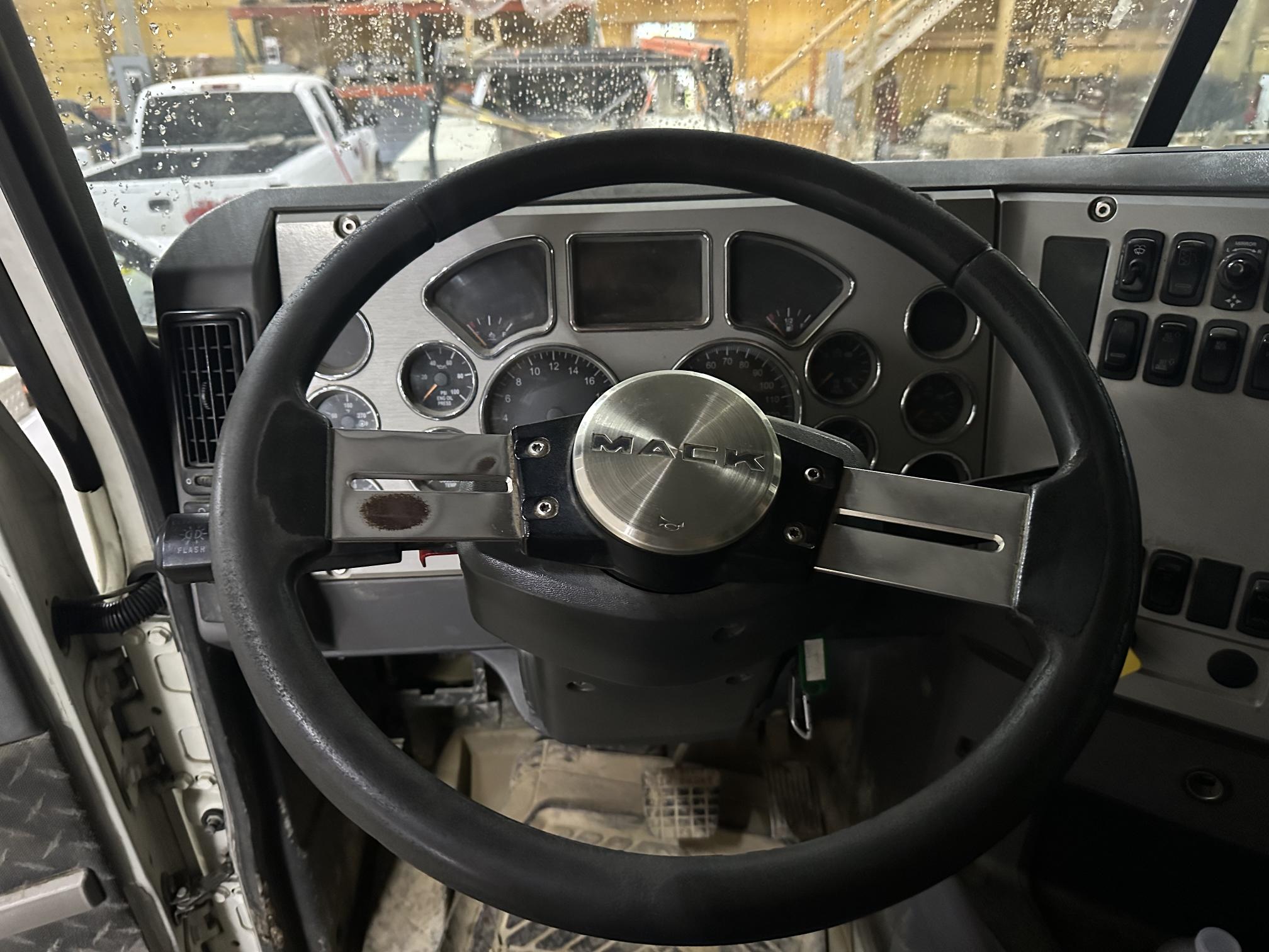 2018 MACK Granite GU713 - Image 31