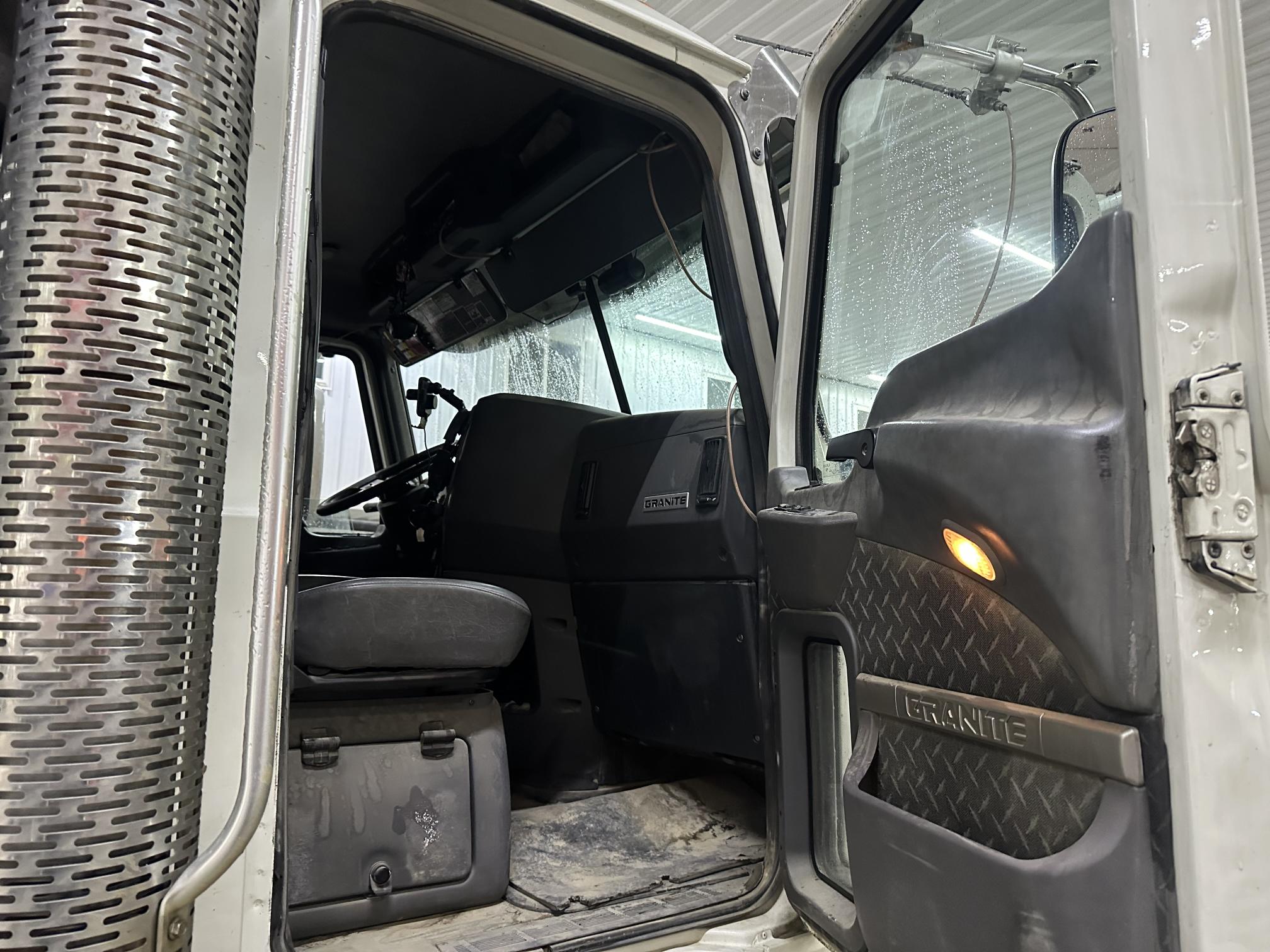 2018 MACK Granite GU713 - Image 28
