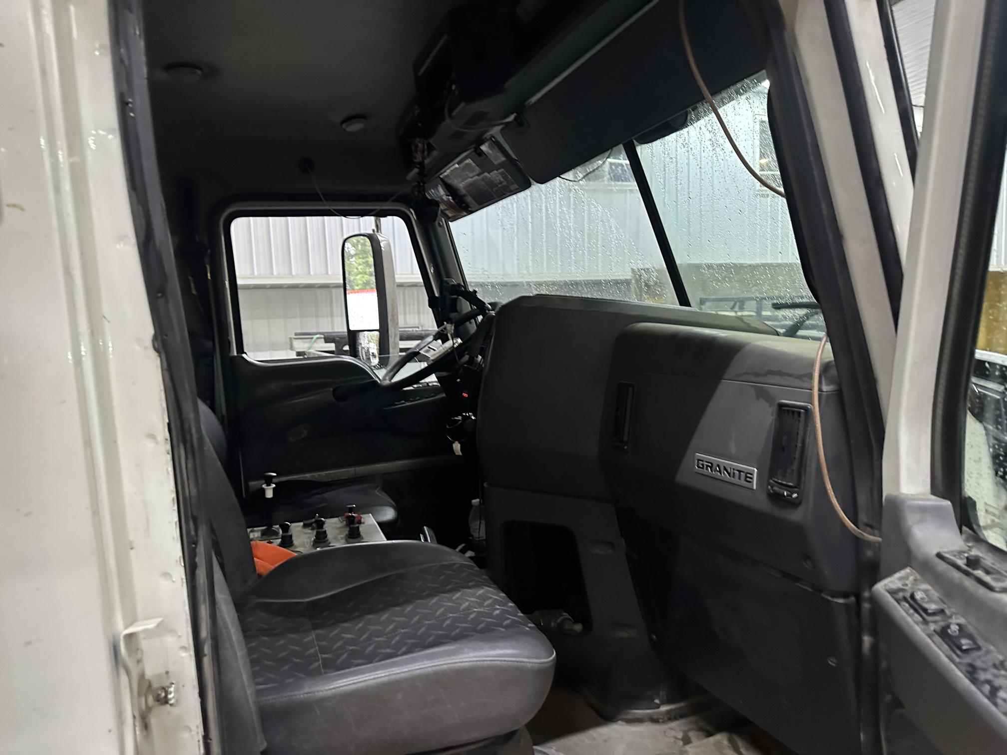 2018 MACK Granite GU713 - Image 29