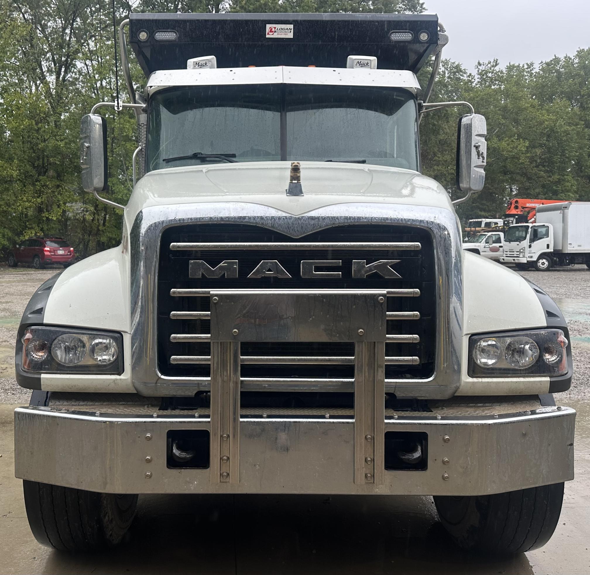 2018 MACK Granite GU713 - view 2 of 42