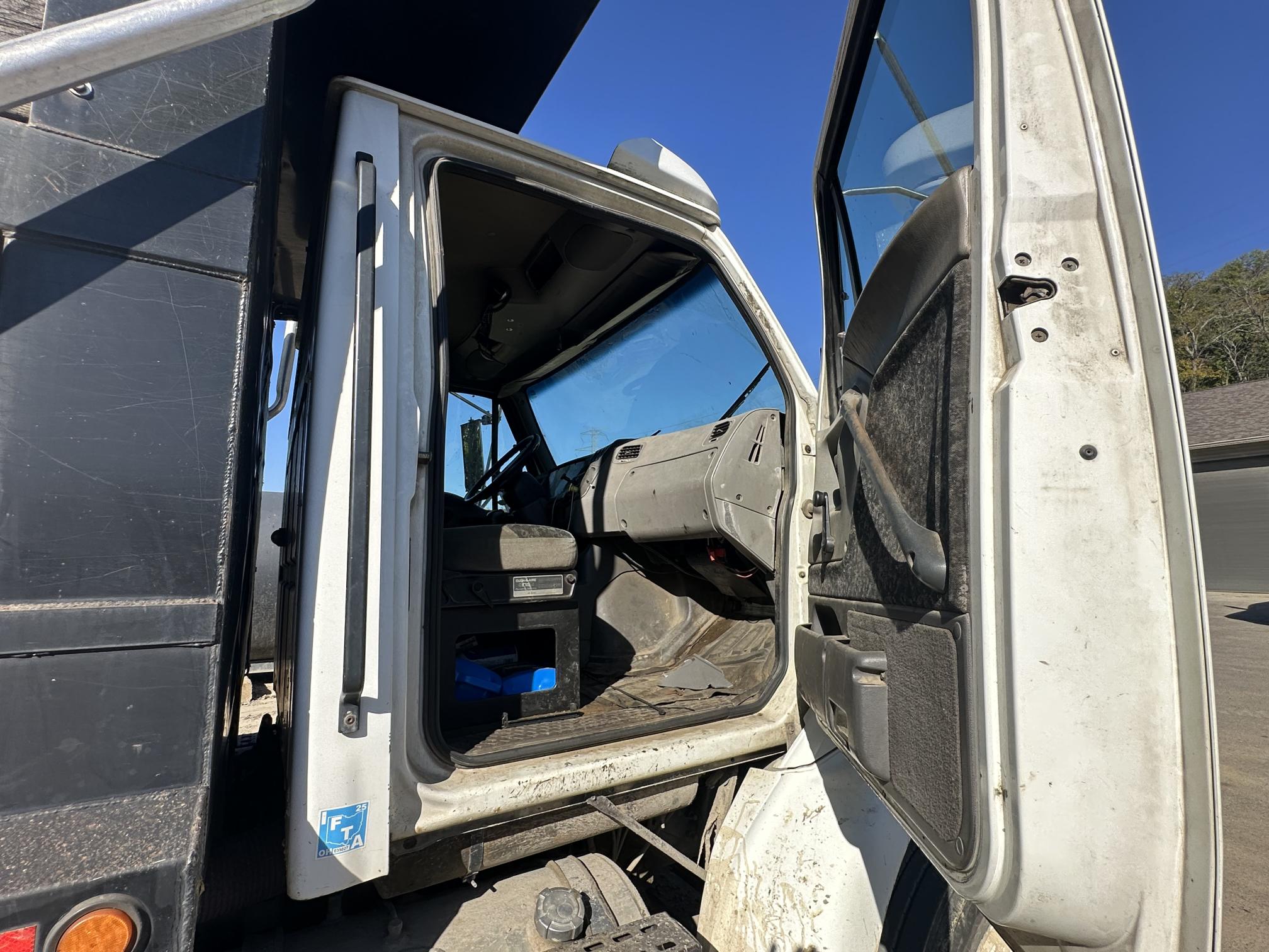 2000 STERLING AT9513 - Image 31