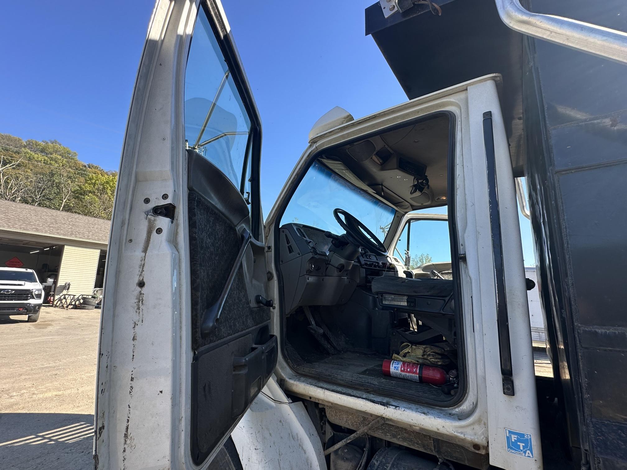 2000 STERLING AT9513 - Image 30