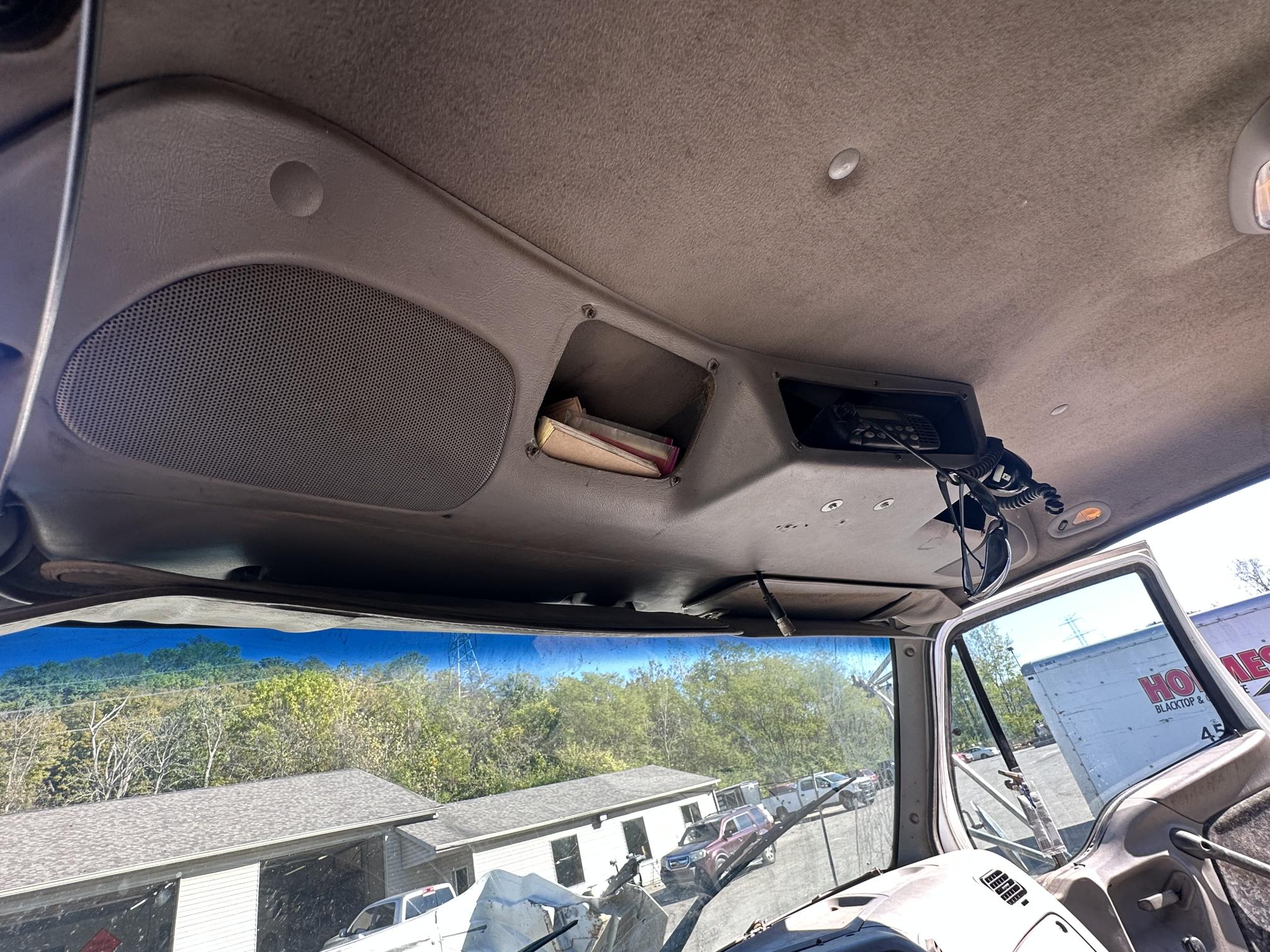 2000 STERLING AT9513 - Image 44