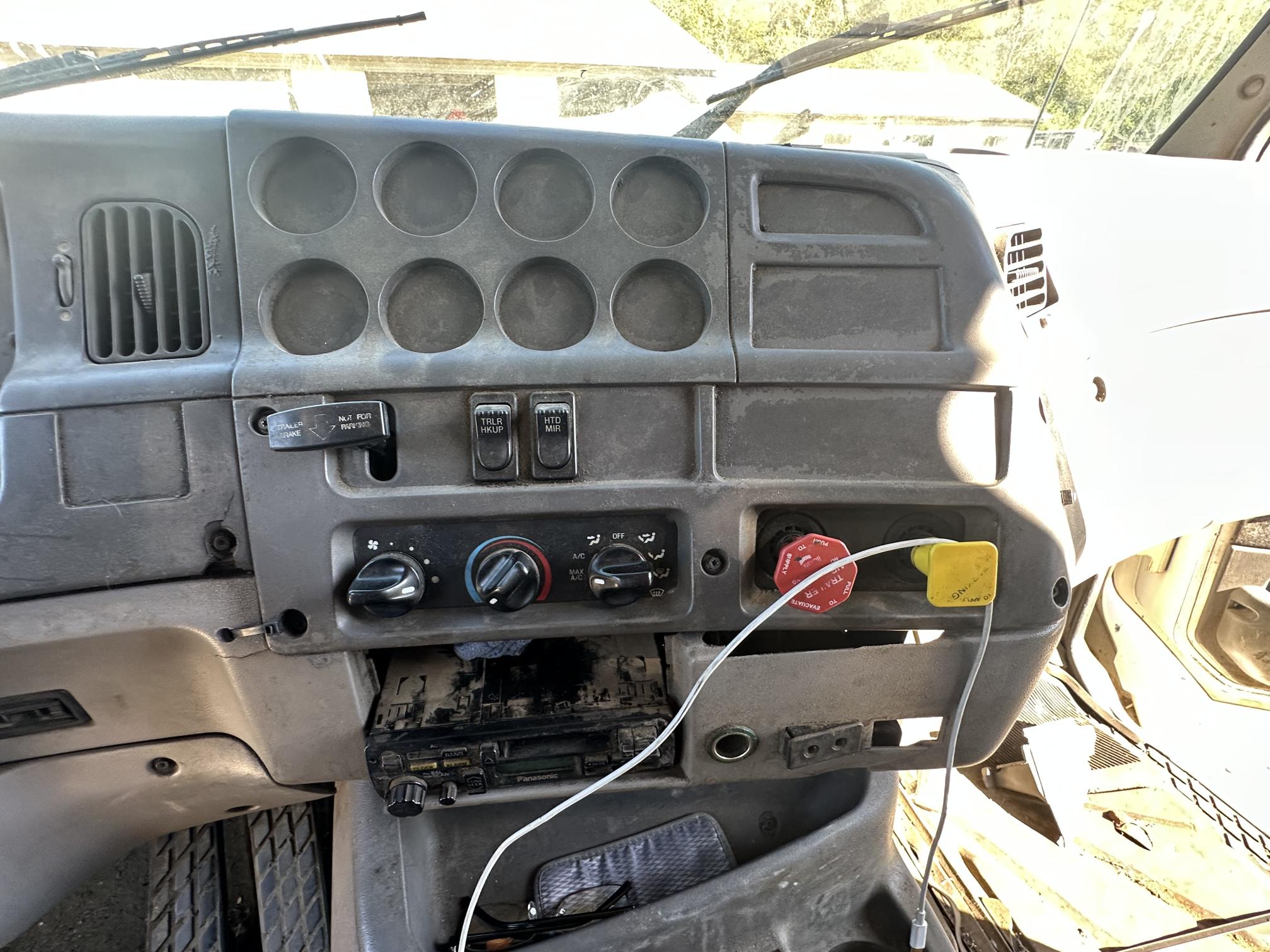 2000 STERLING AT9513 - Image 39