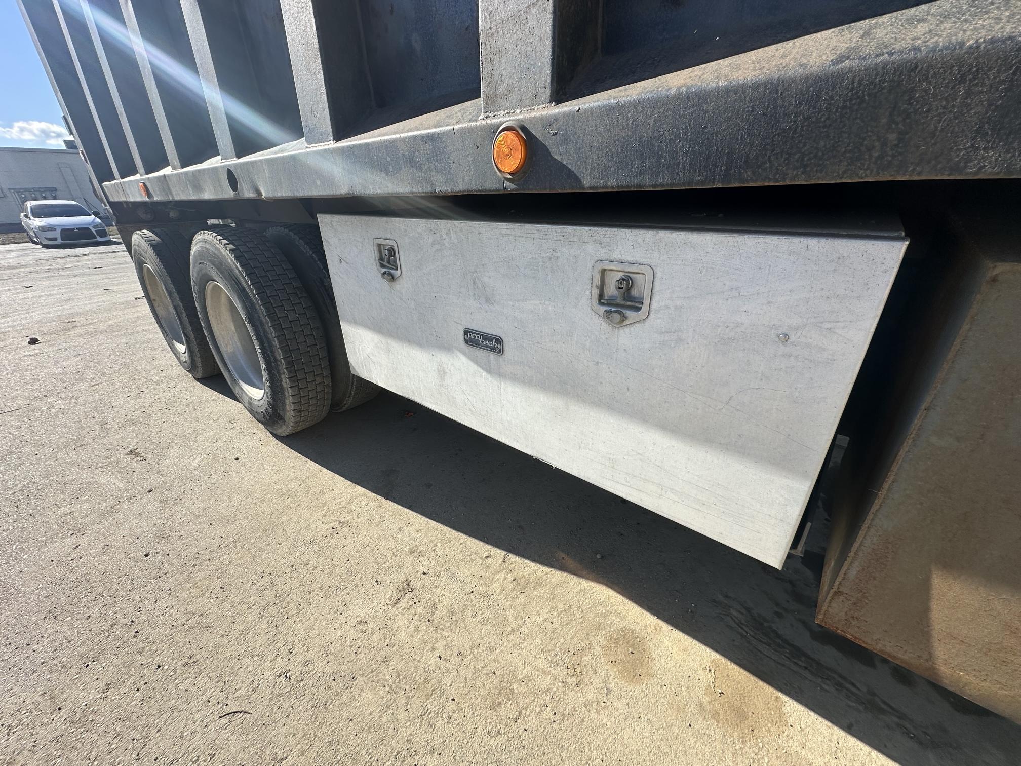 1988 PETERBILT 379 - Image 27