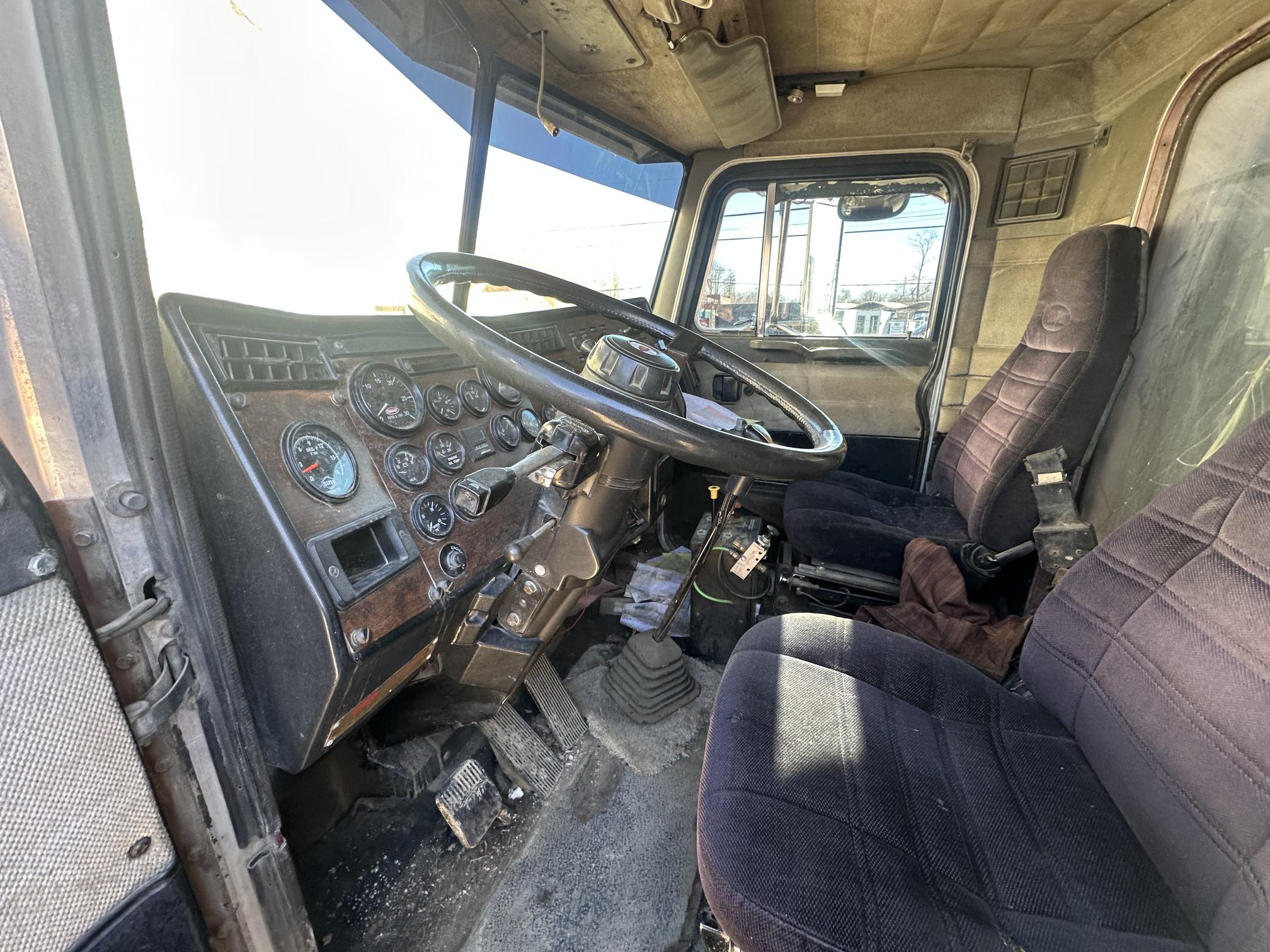 1988 PETERBILT 379 - Image 34