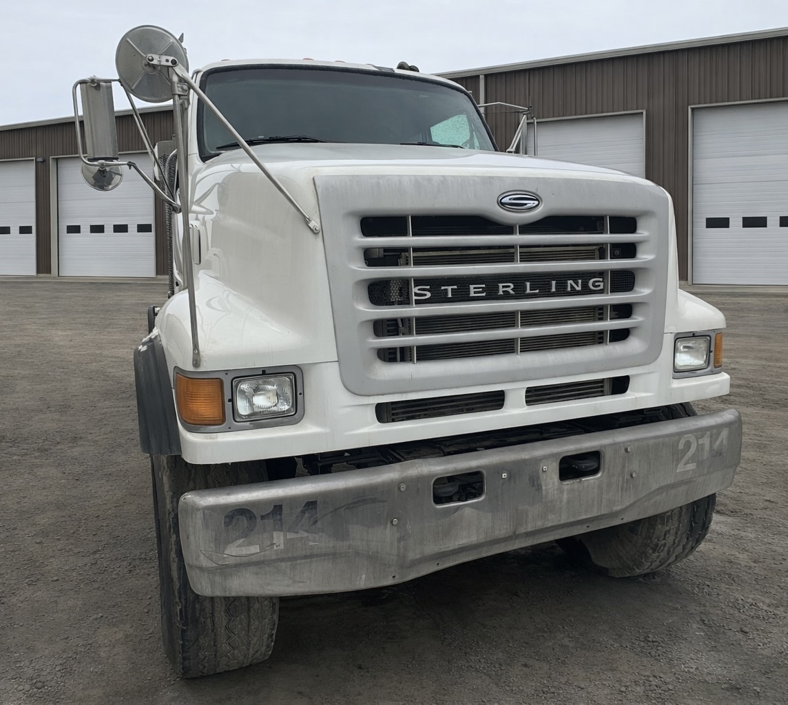 2004 STERLING L9500 - view 2 of 23