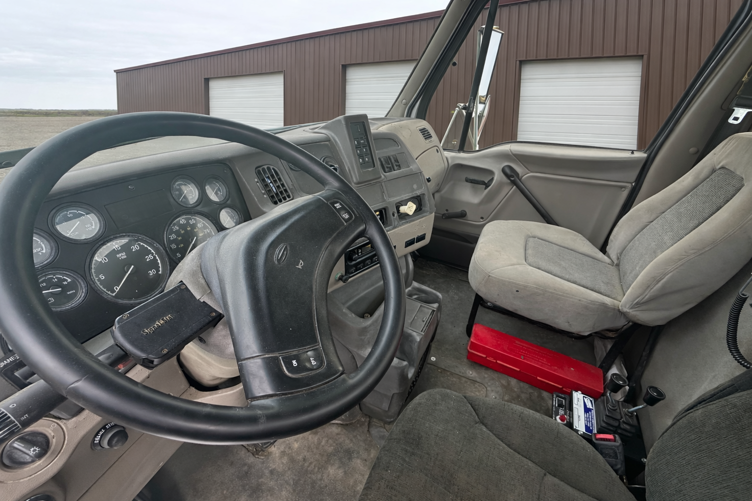 2004 STERLING L9500 - view 17 of 23